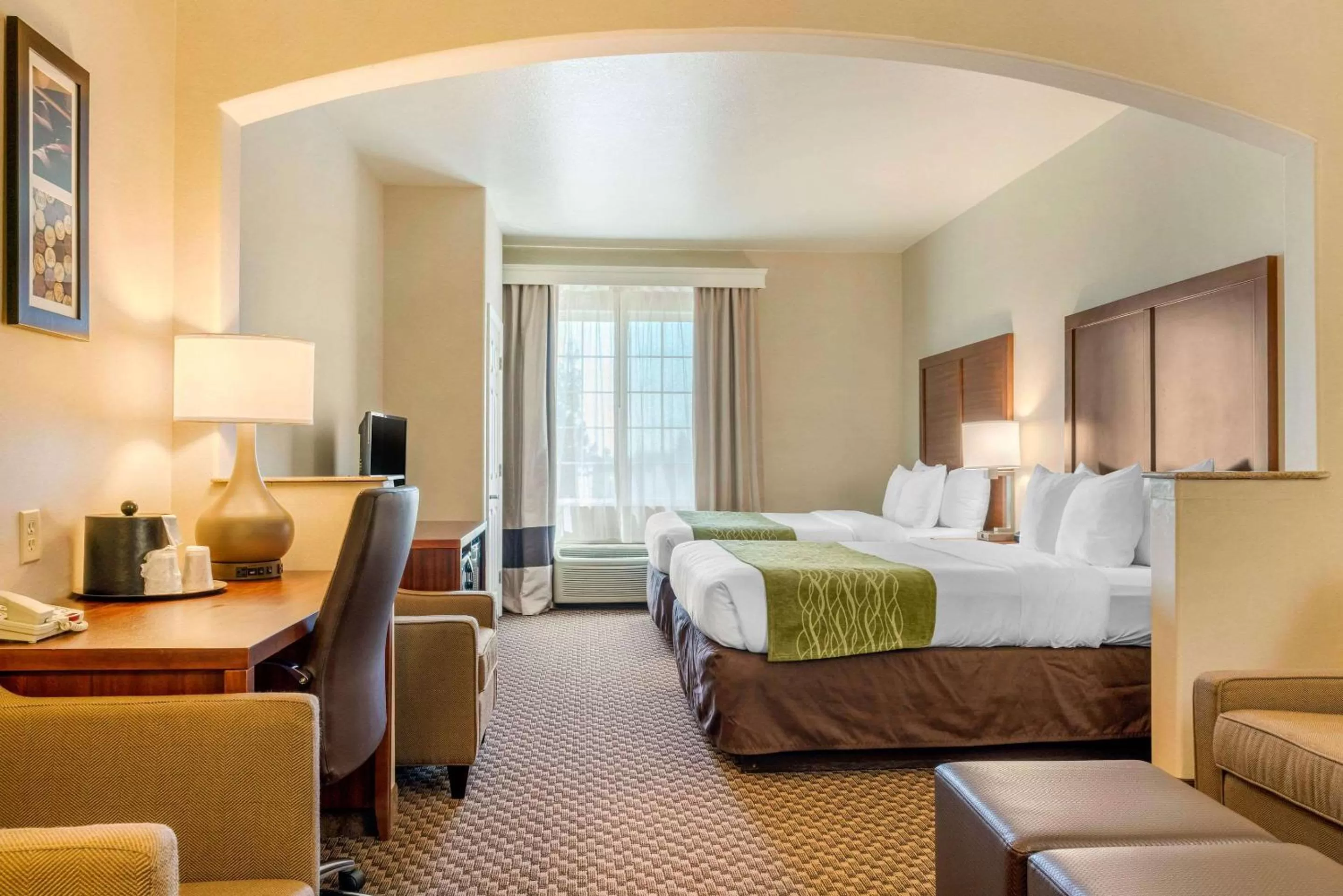 Photo of the whole room, Bed in Comfort Inn & Suites Galt - Lodi North