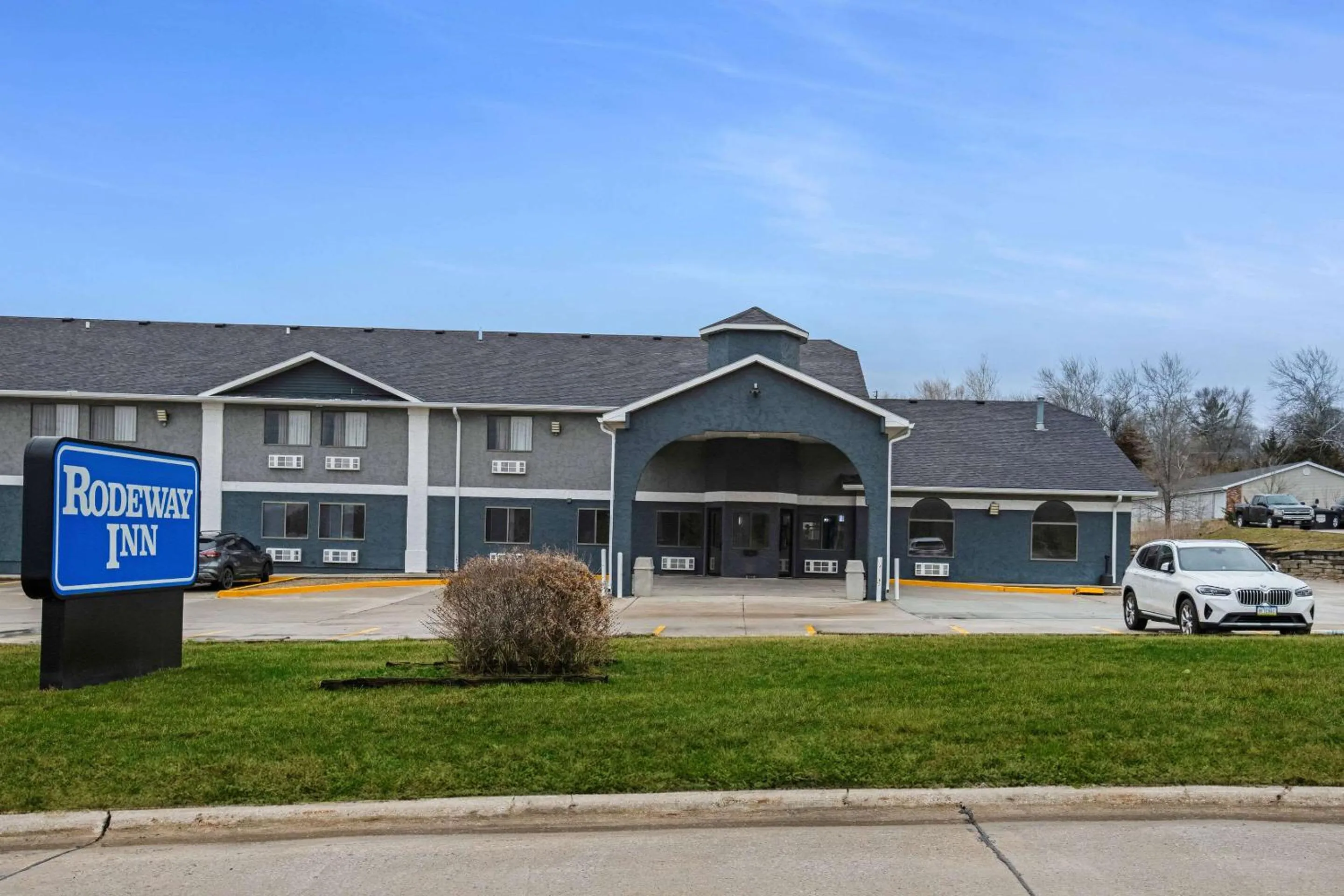 Property building in Rodeway Inn Red Oak