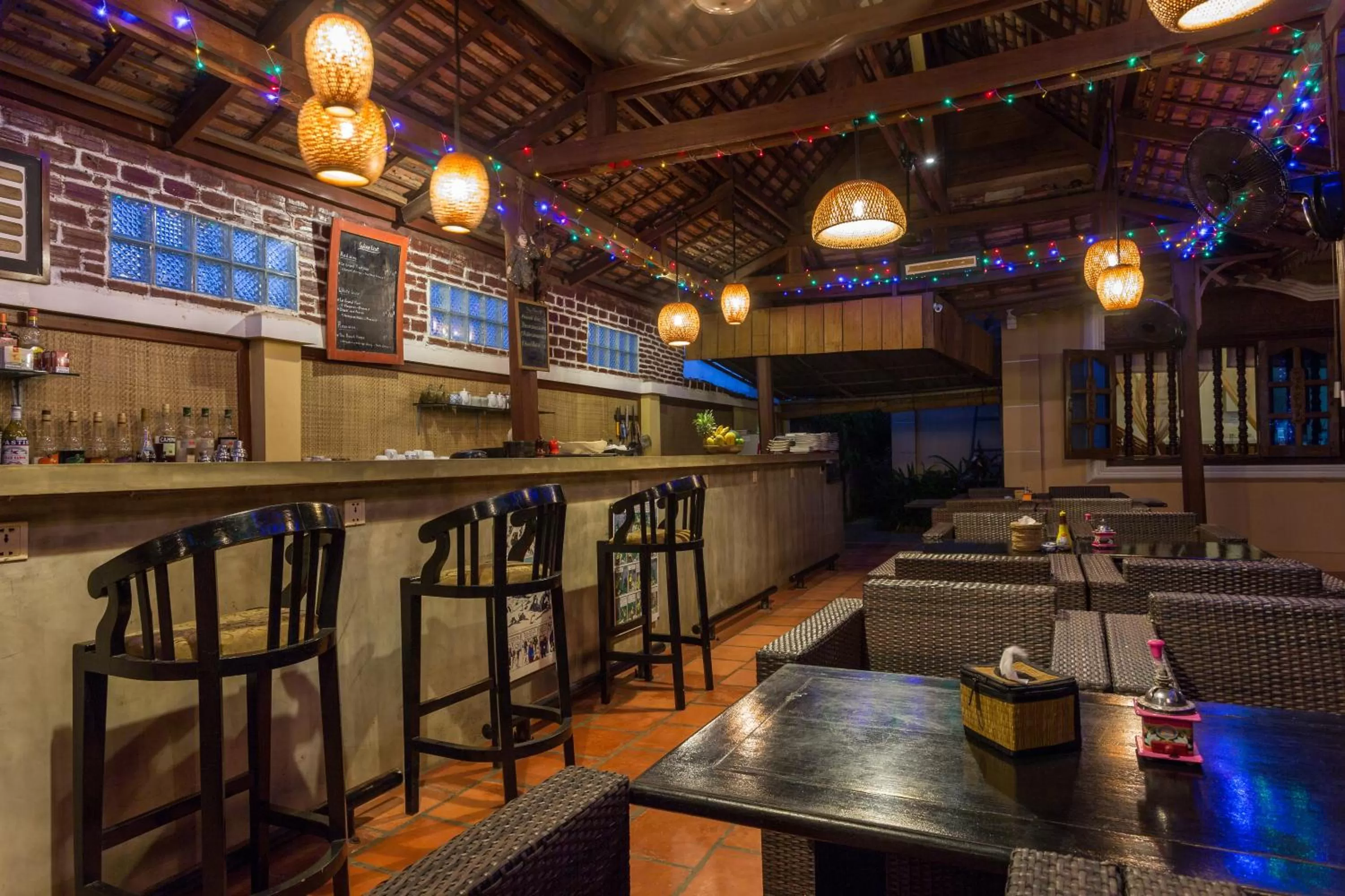 Restaurant/places to eat in Le Tigre Villa