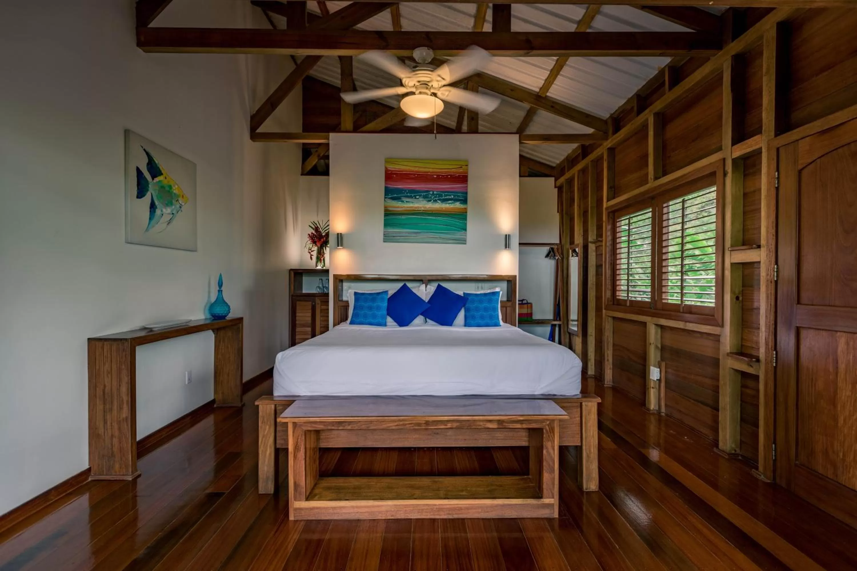 Bedroom, Bed in The Hummingbird