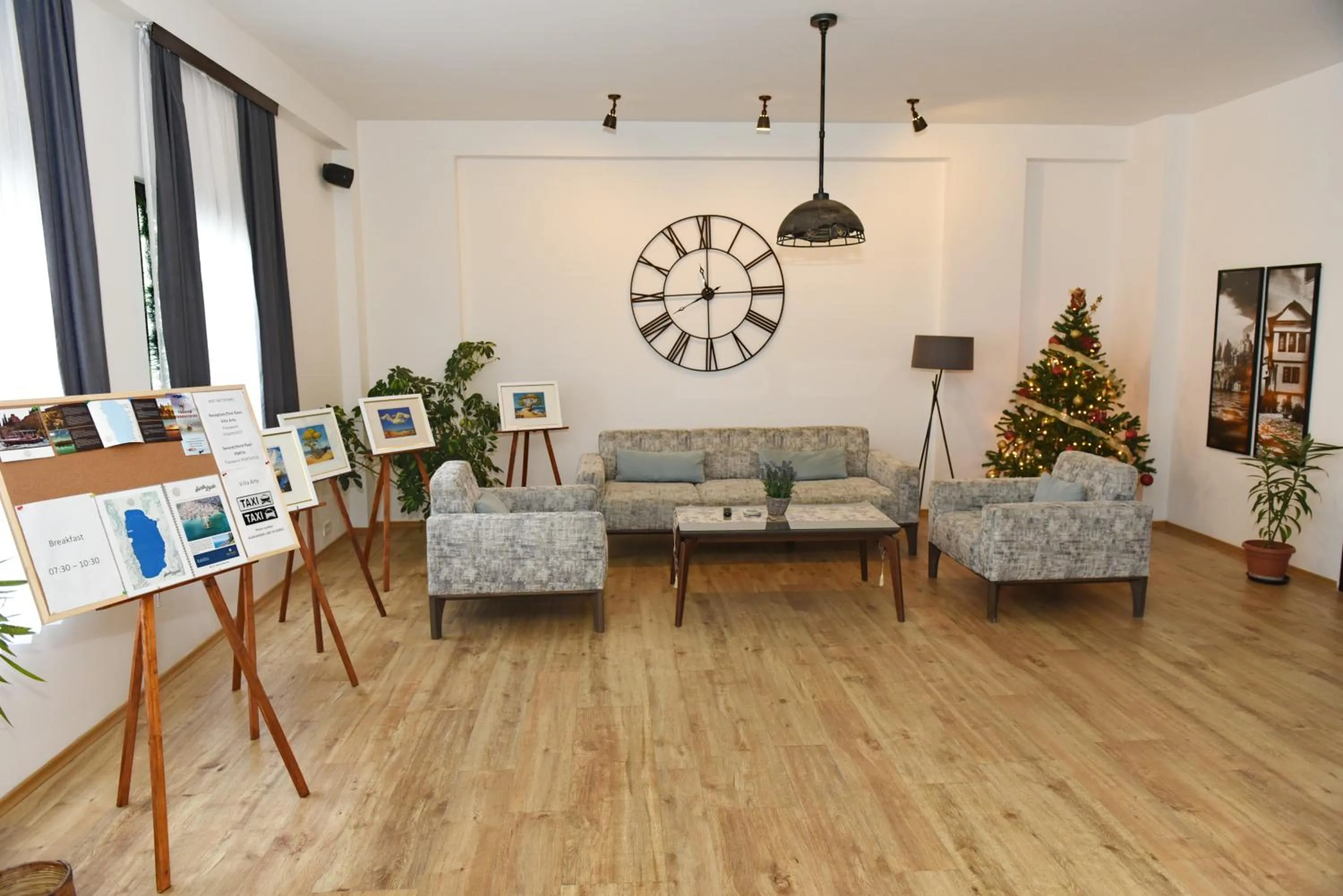 Communal lounge/ TV room in Boutique Villa Arte