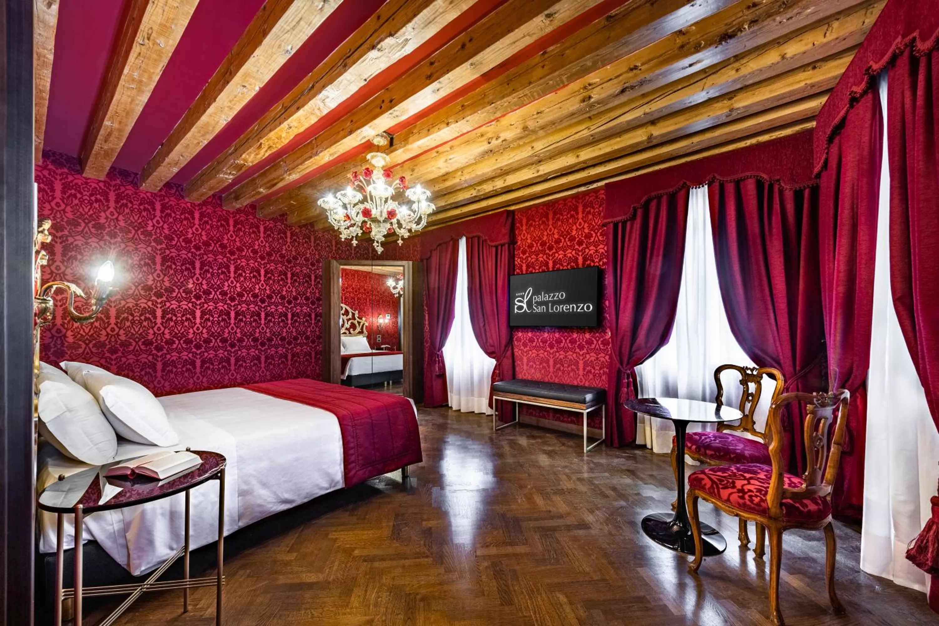 Photo of the whole room, Bed in Palazzo San Lorenzo