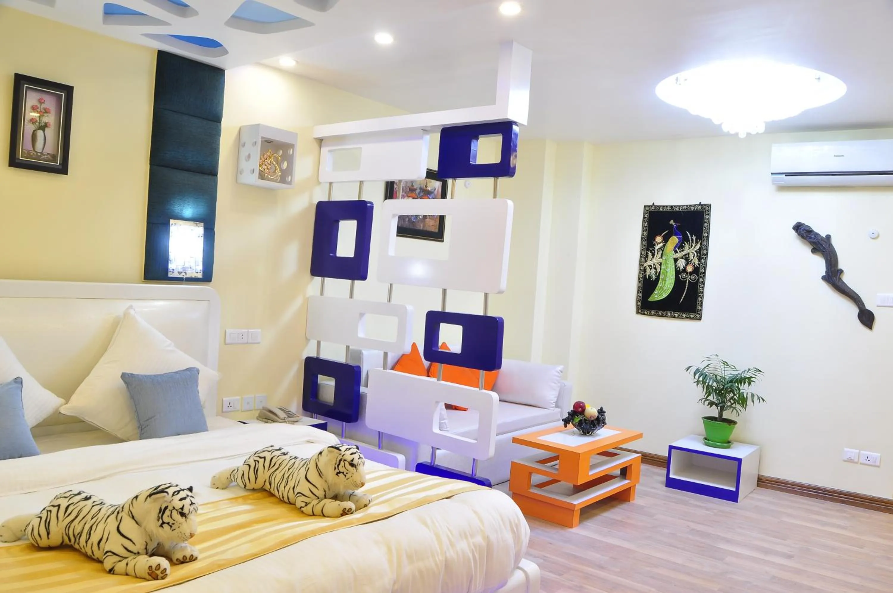 Photo of the whole room, Bed in Royal Penguin Boutique Hotel & Spa