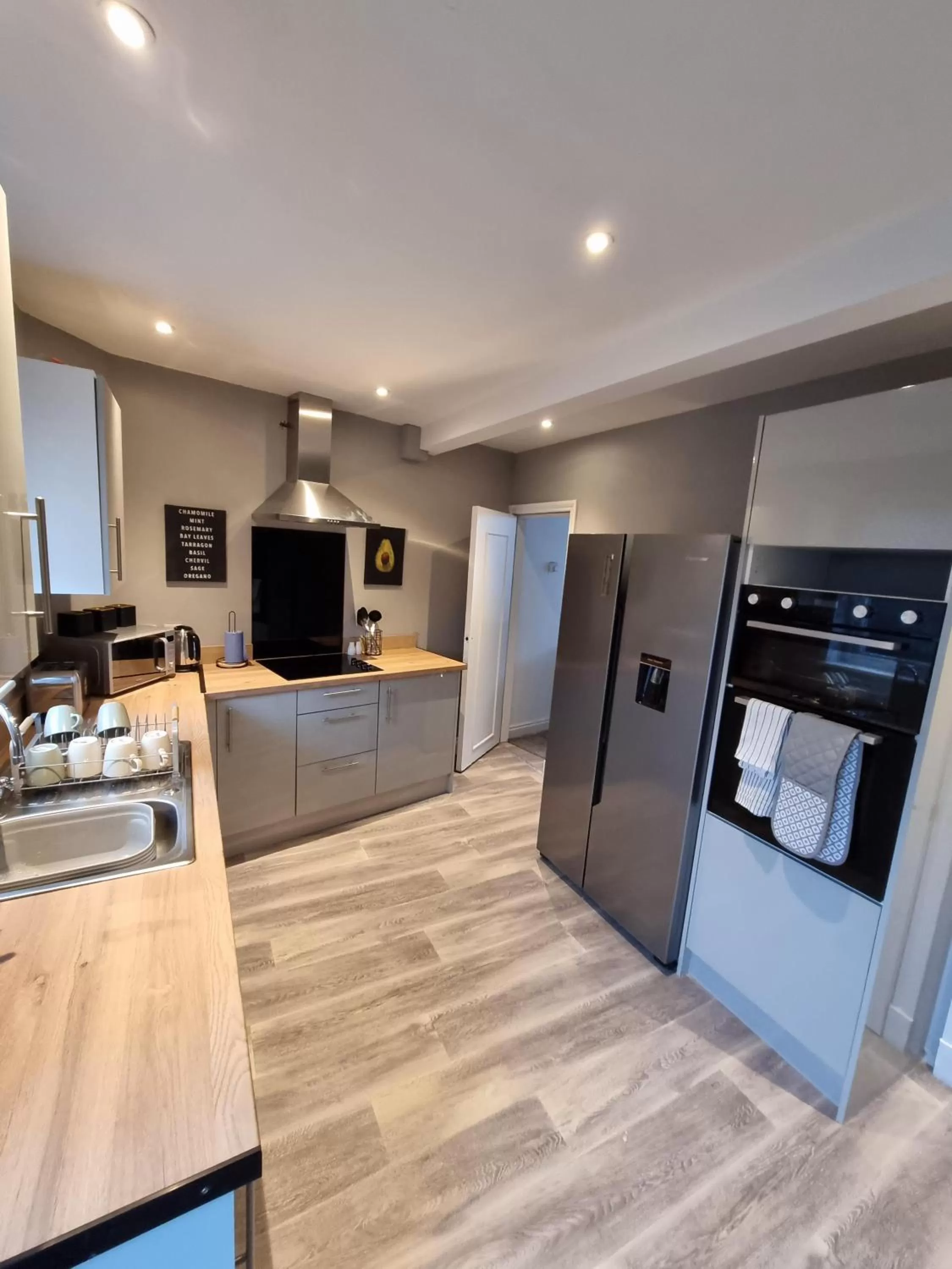 Kitchen or kitchenette in 264 The Hungerford