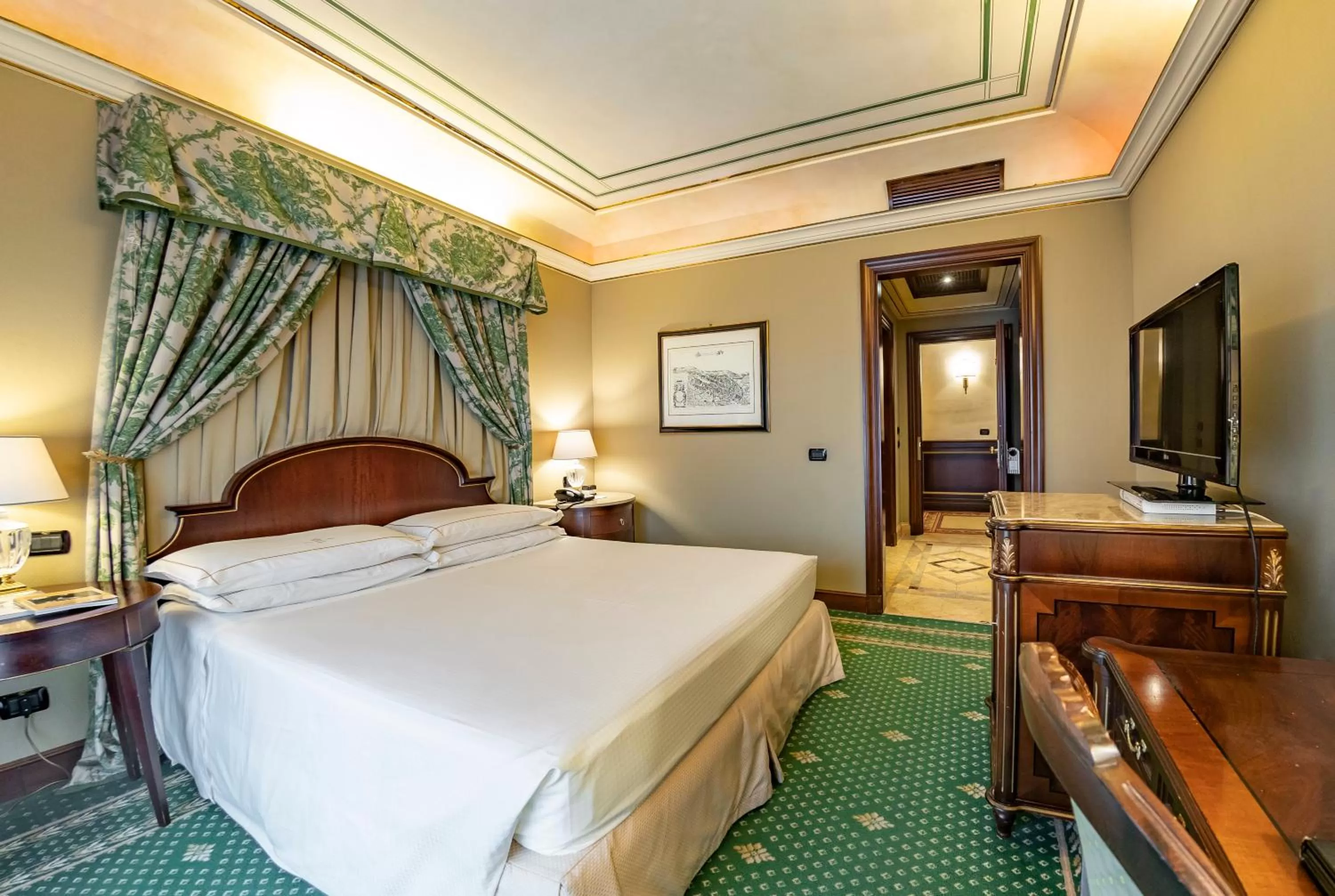 Photo of the whole room, Bed in River Chateau Hotel