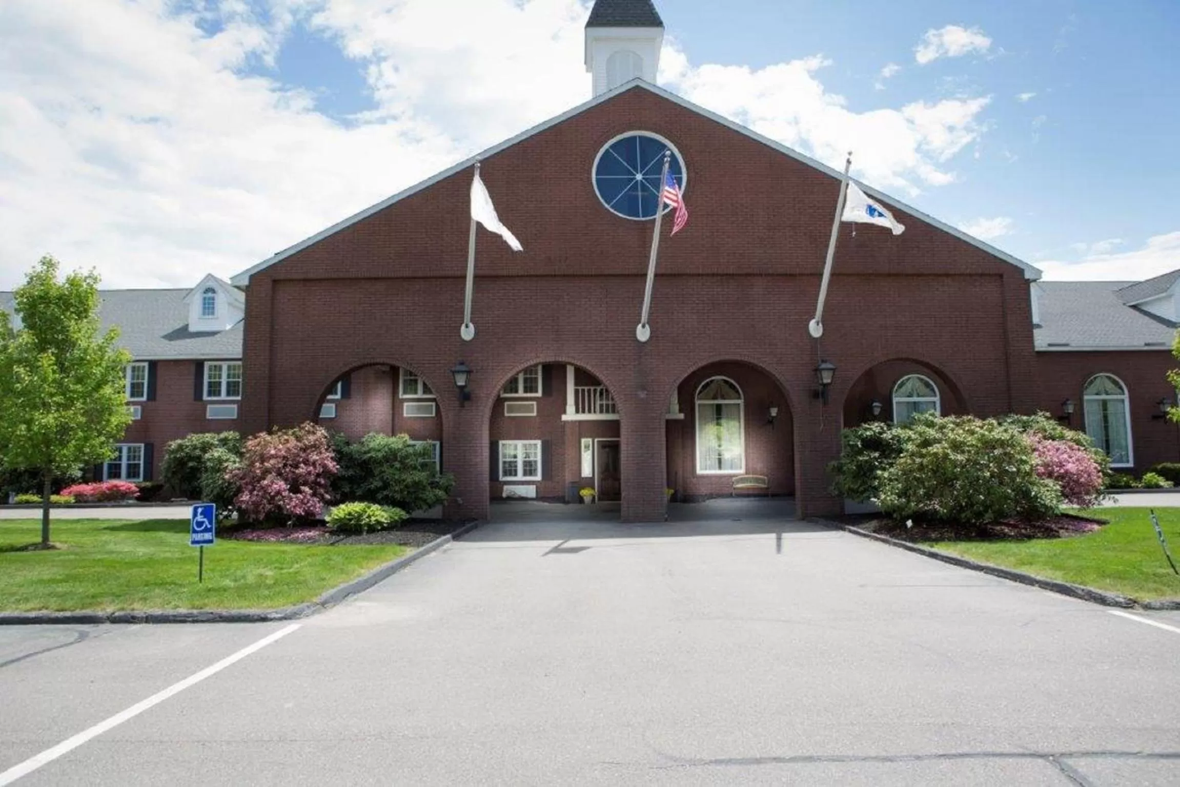 Facade/entrance in Colonial Hotel
