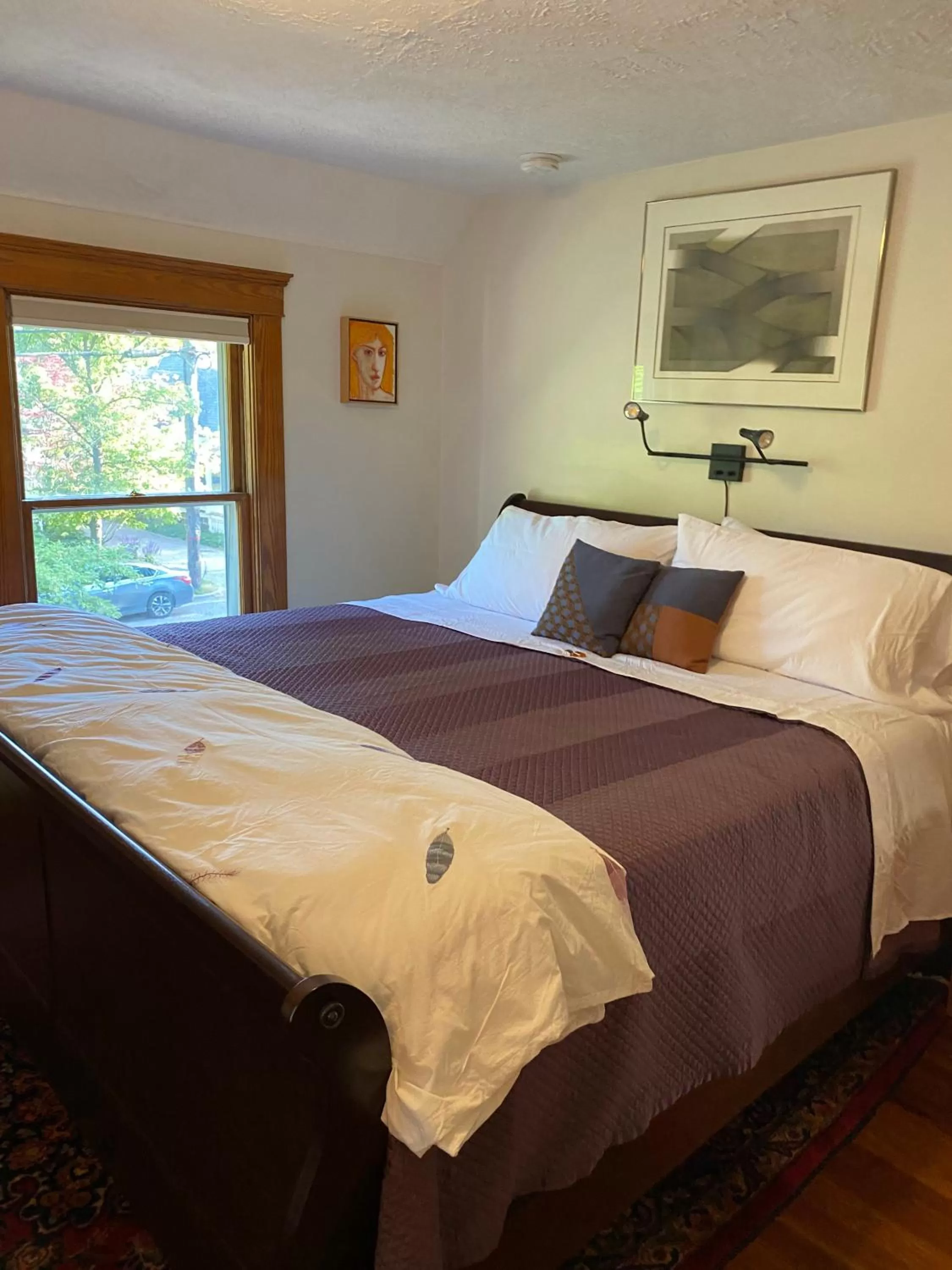 Bedroom, Bed in Burnt Toast Inn