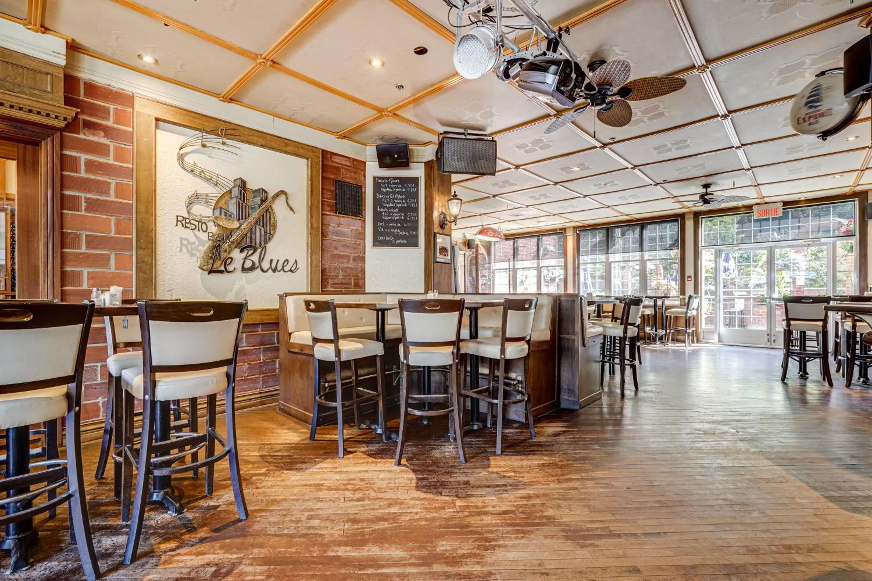 Restaurant/places to eat in Le Grand Hôtel