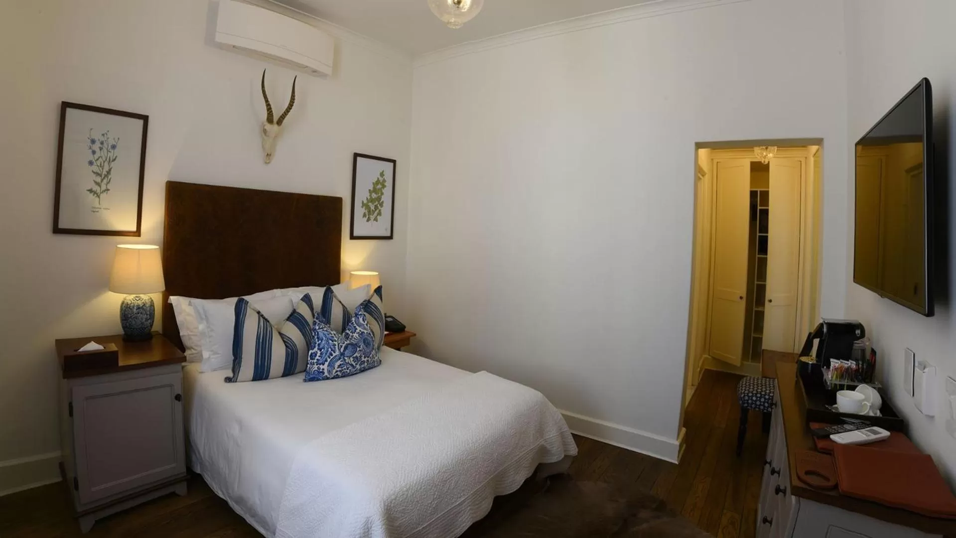 Bed in Drostdy Hotel