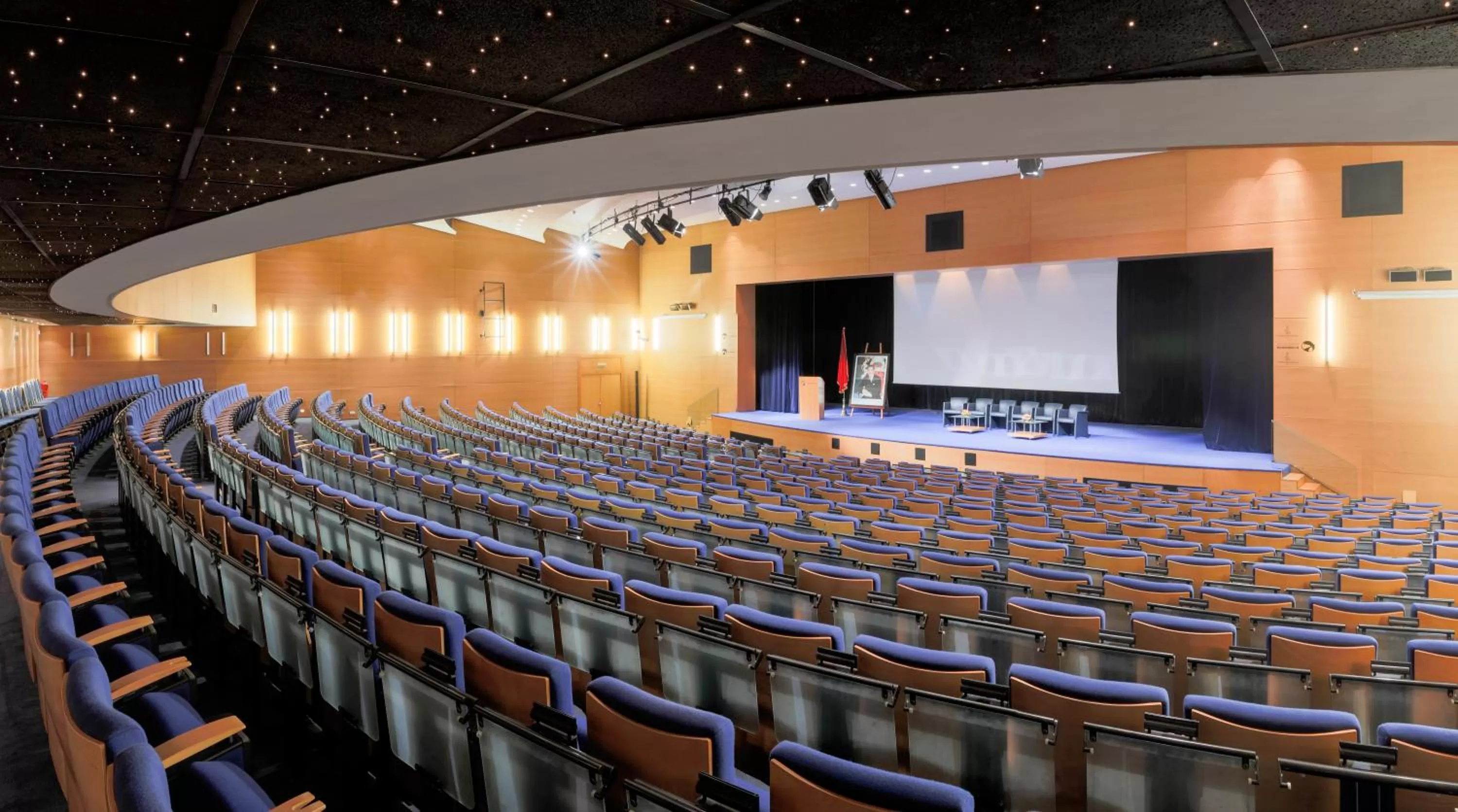 Business facilities in L' Amphitrite Palace Beach Resort & Spa