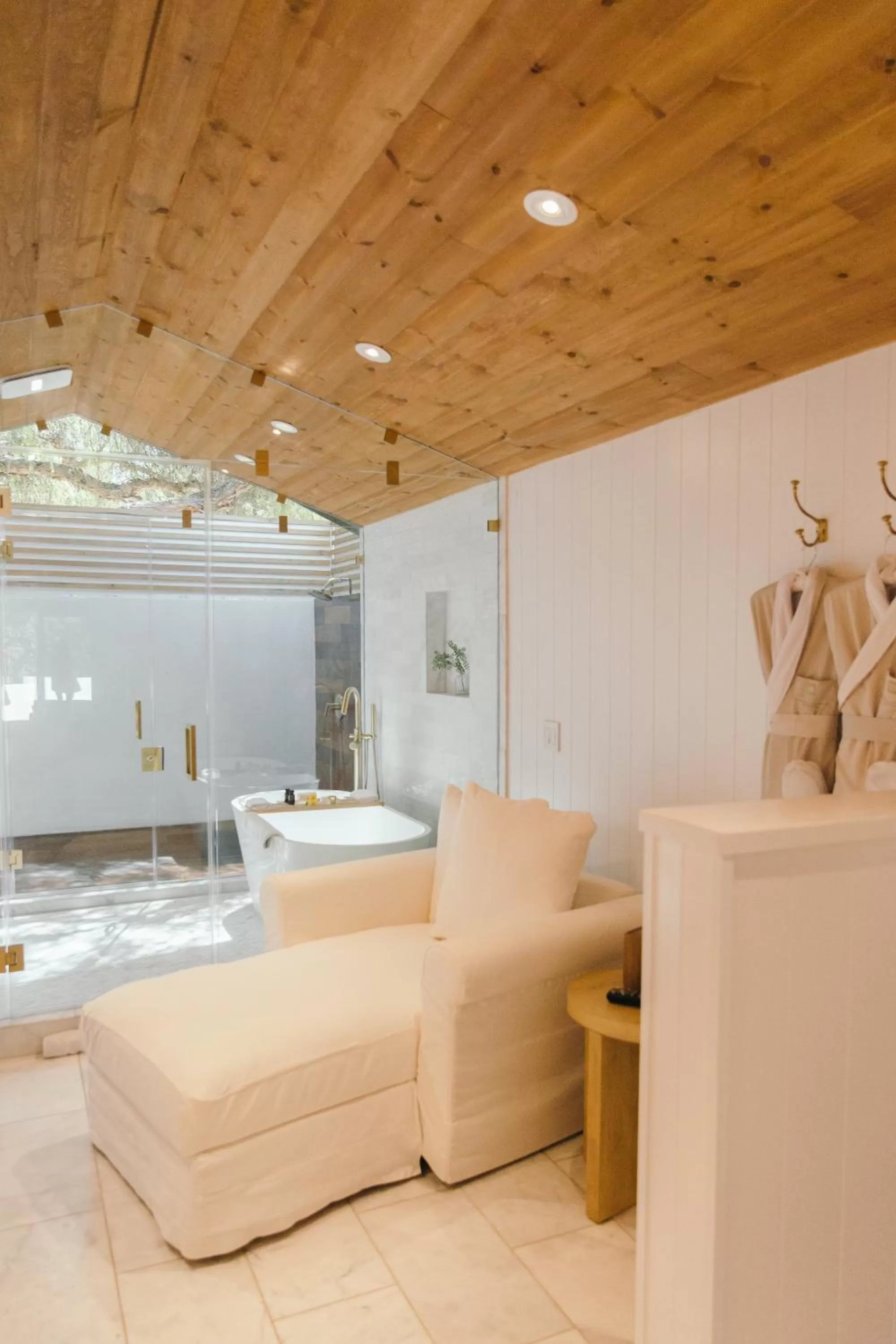 Bathroom, Bed in Calamigos Guest Ranch and Beach Club