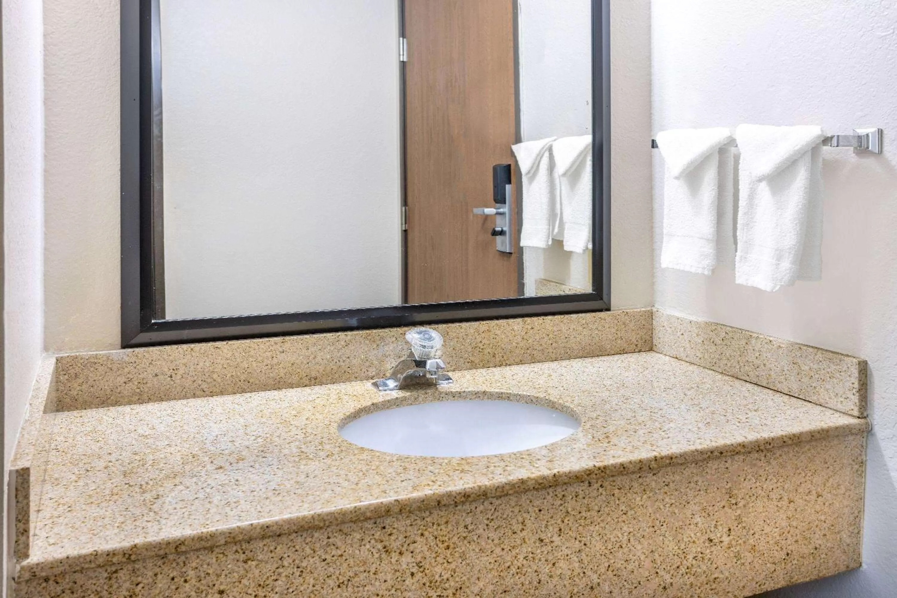 TV and multimedia in Baymont by Wyndham Beloit