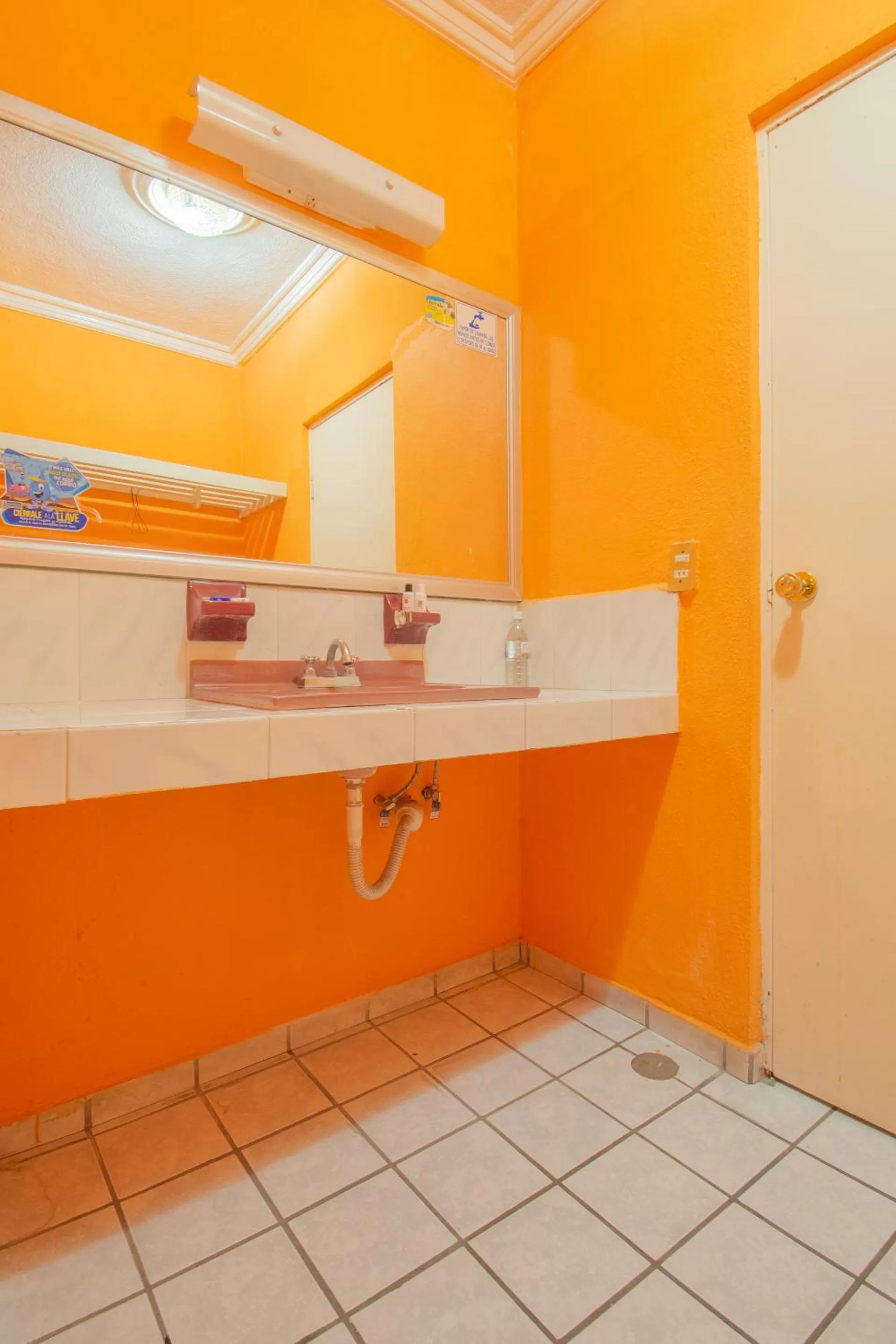 Bathroom in OYO Hotel Casino Del Valle, Matehuala