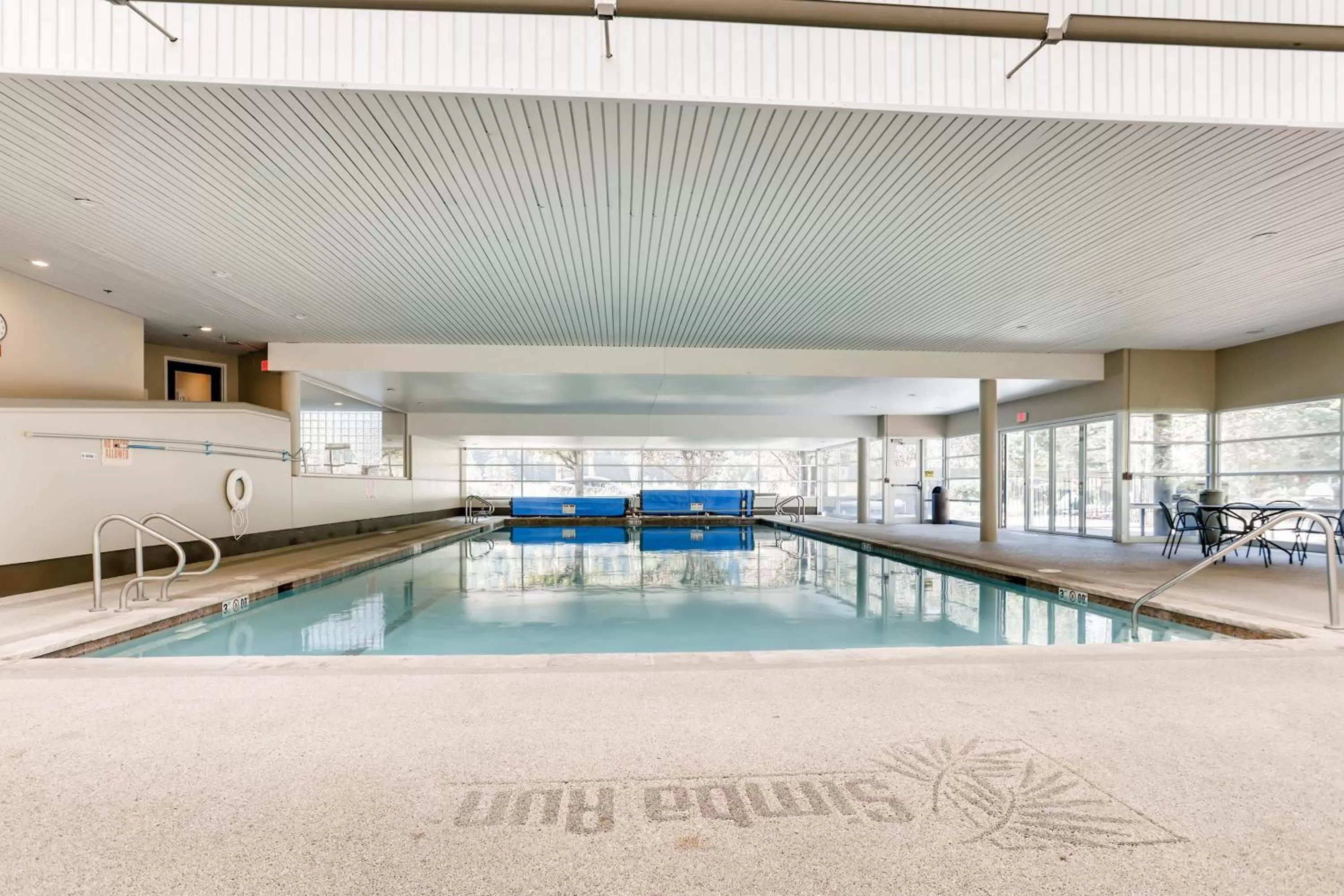 Swimming pool in Simba Run Vail Condominiums