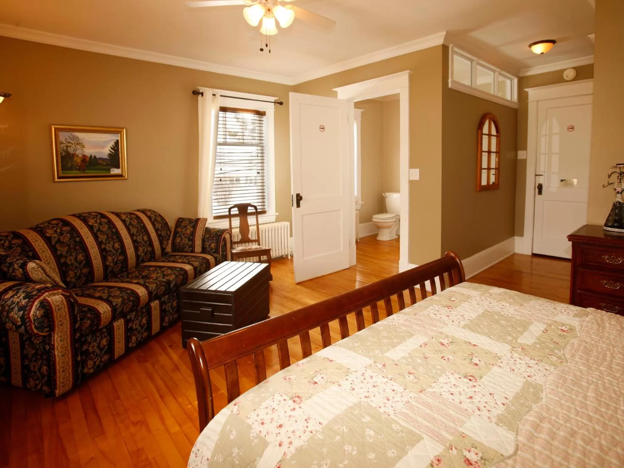 Bedroom, Seating Area in Au Virage B&B