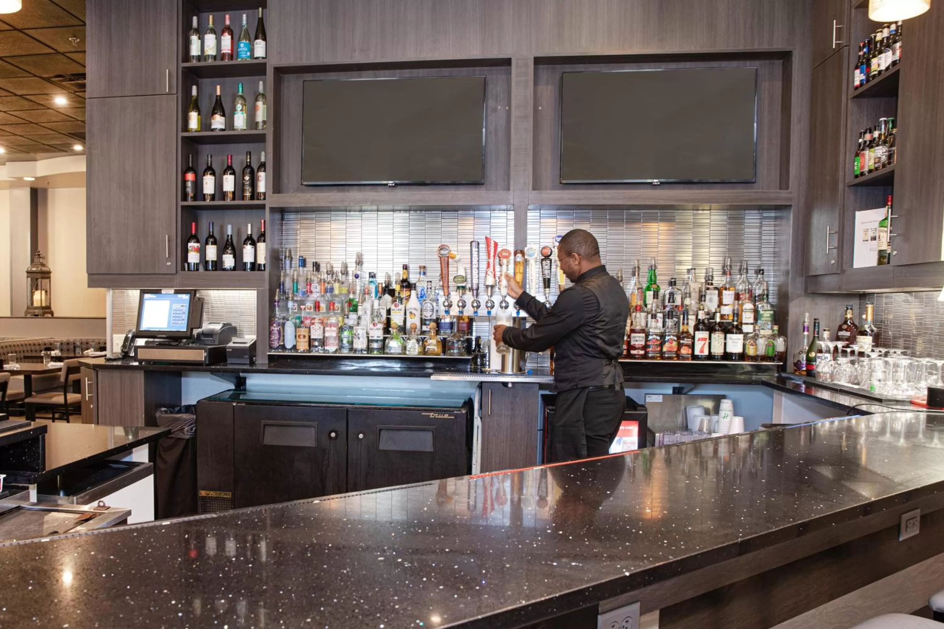 Lounge or bar in Holiday Inn St. Louis Airport West Earth City by IHG