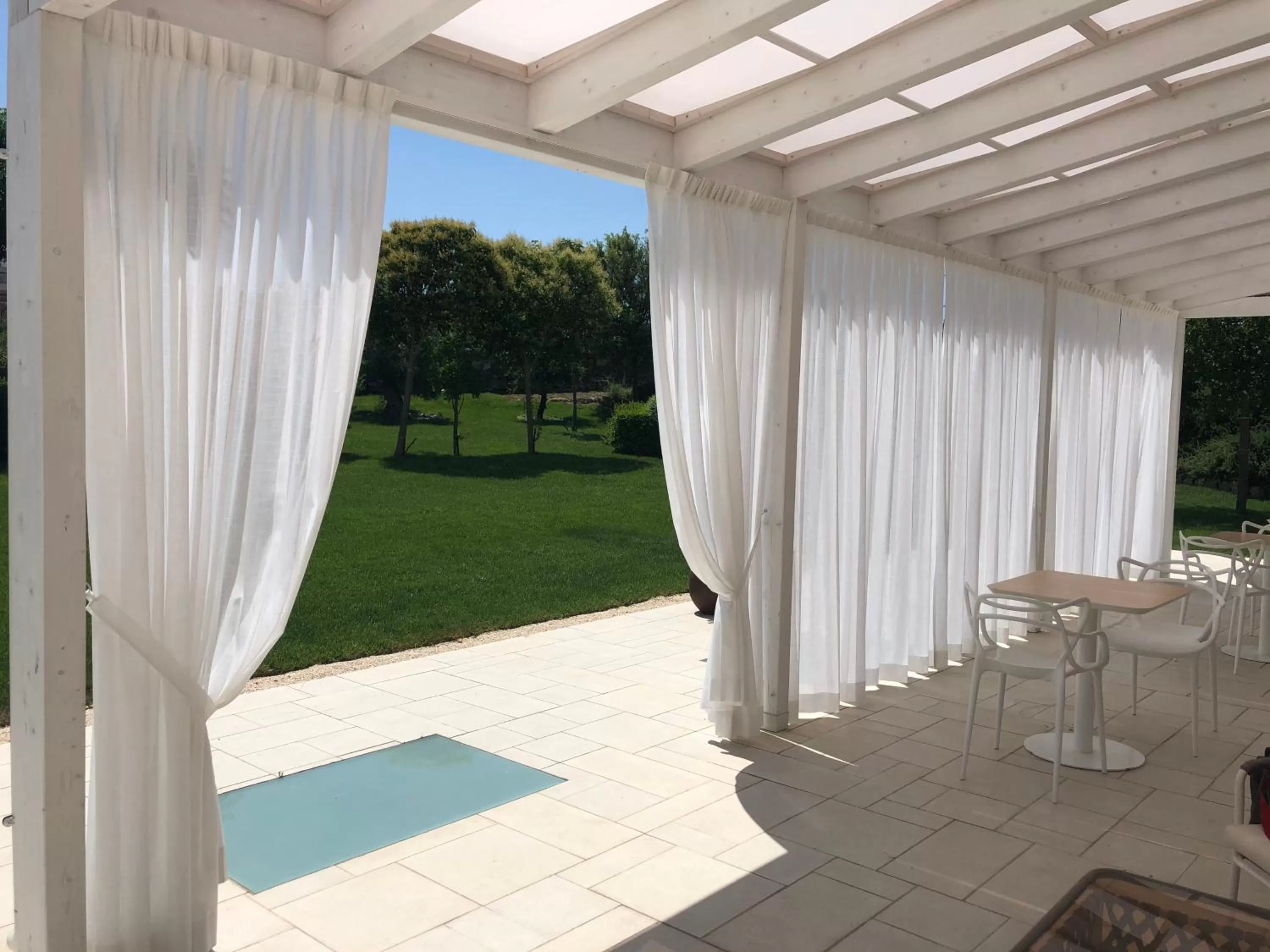Garden view in Hotel Cave Del Sole