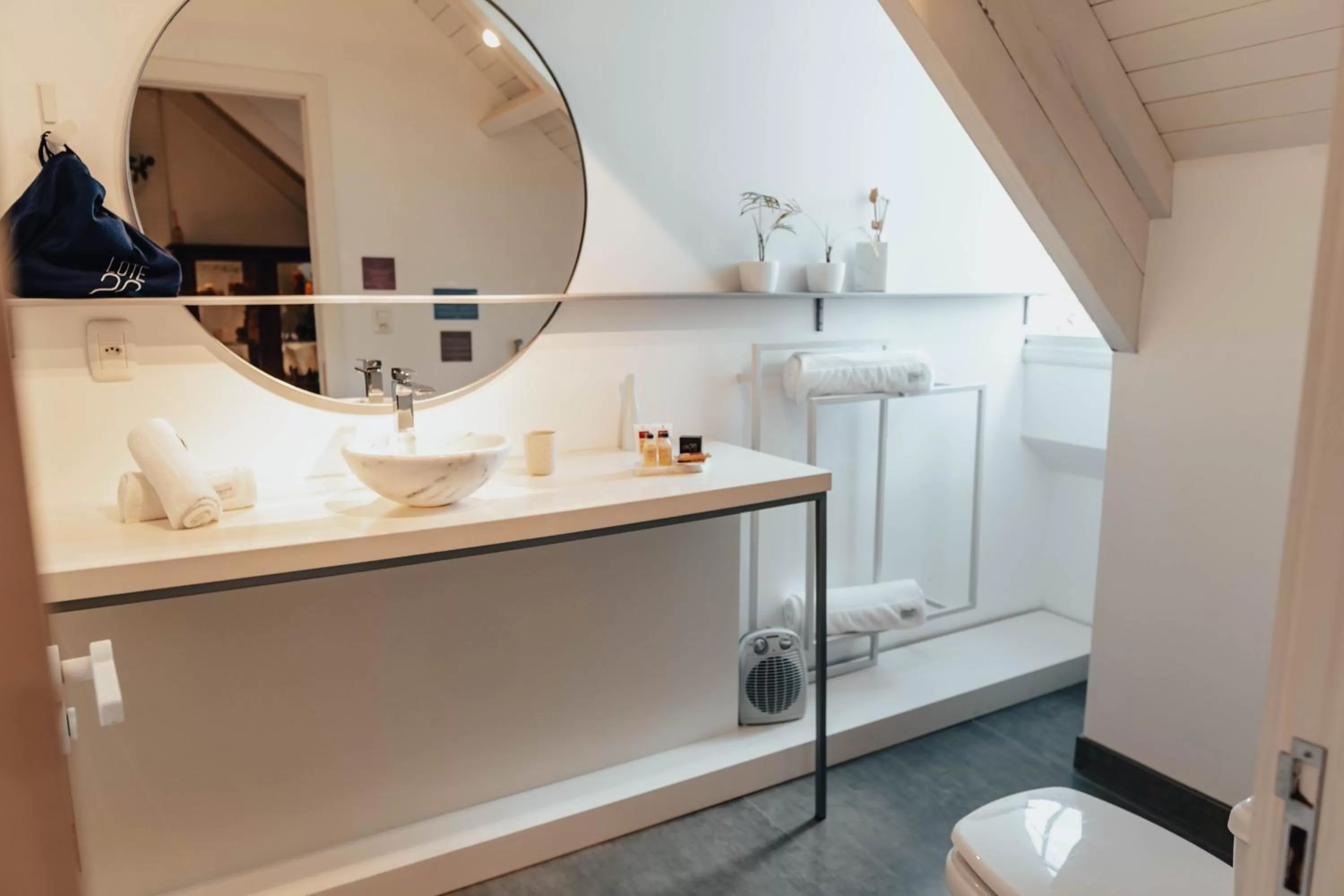 Bathroom in LOTE20 Hotel Boutique