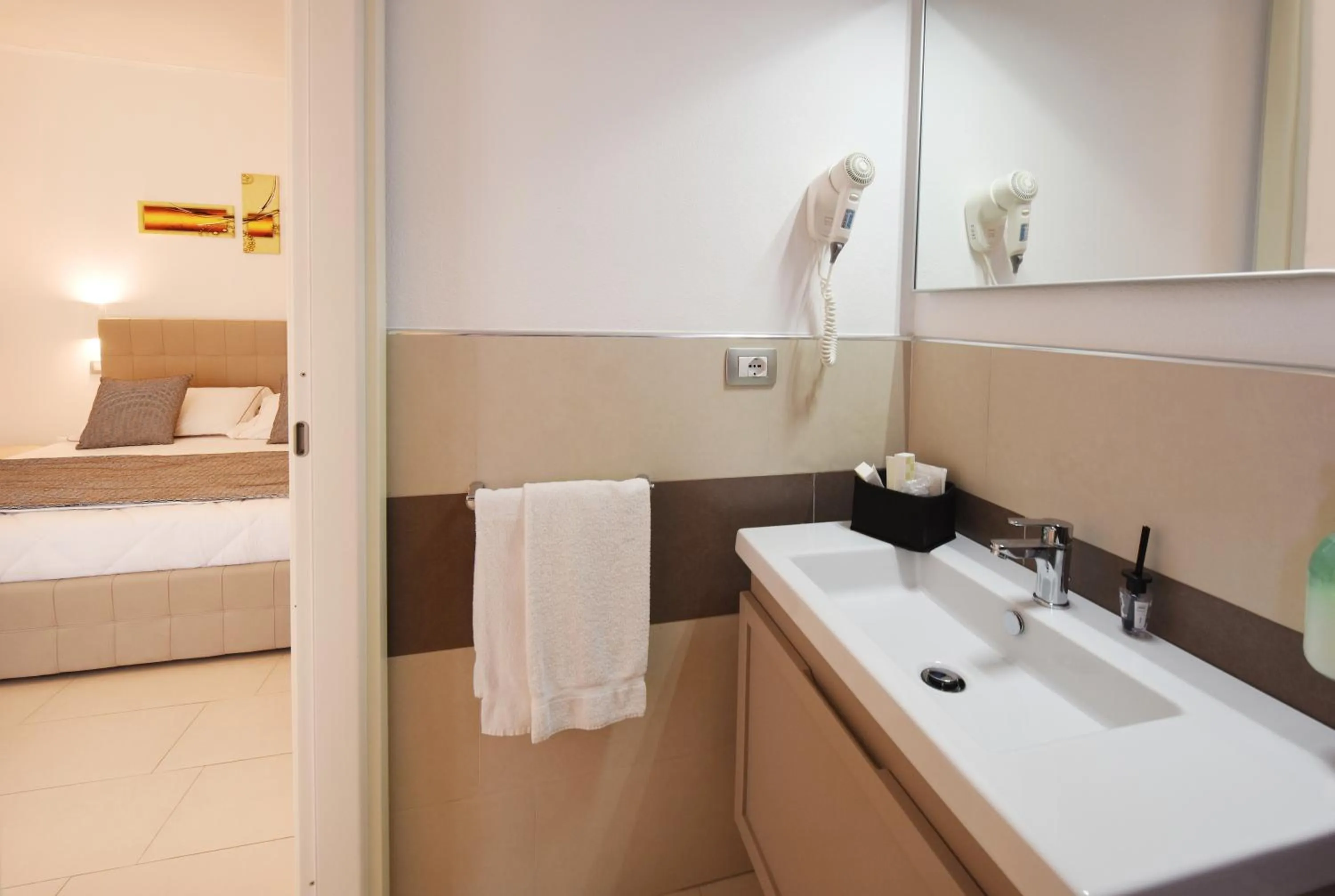 Bathroom, Bed in Xenia Hotel