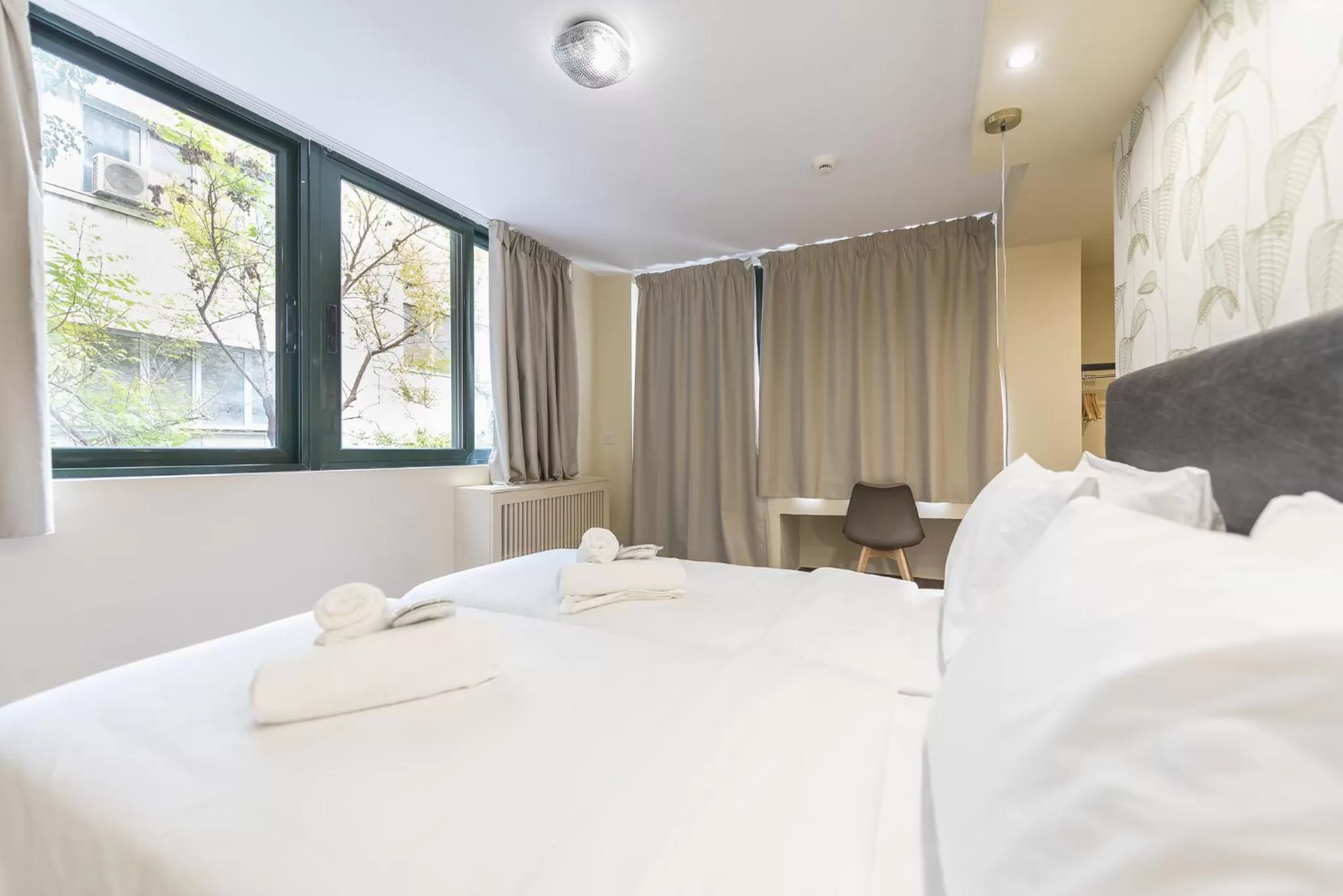 Photo of the whole room, Bed in Athens Lights