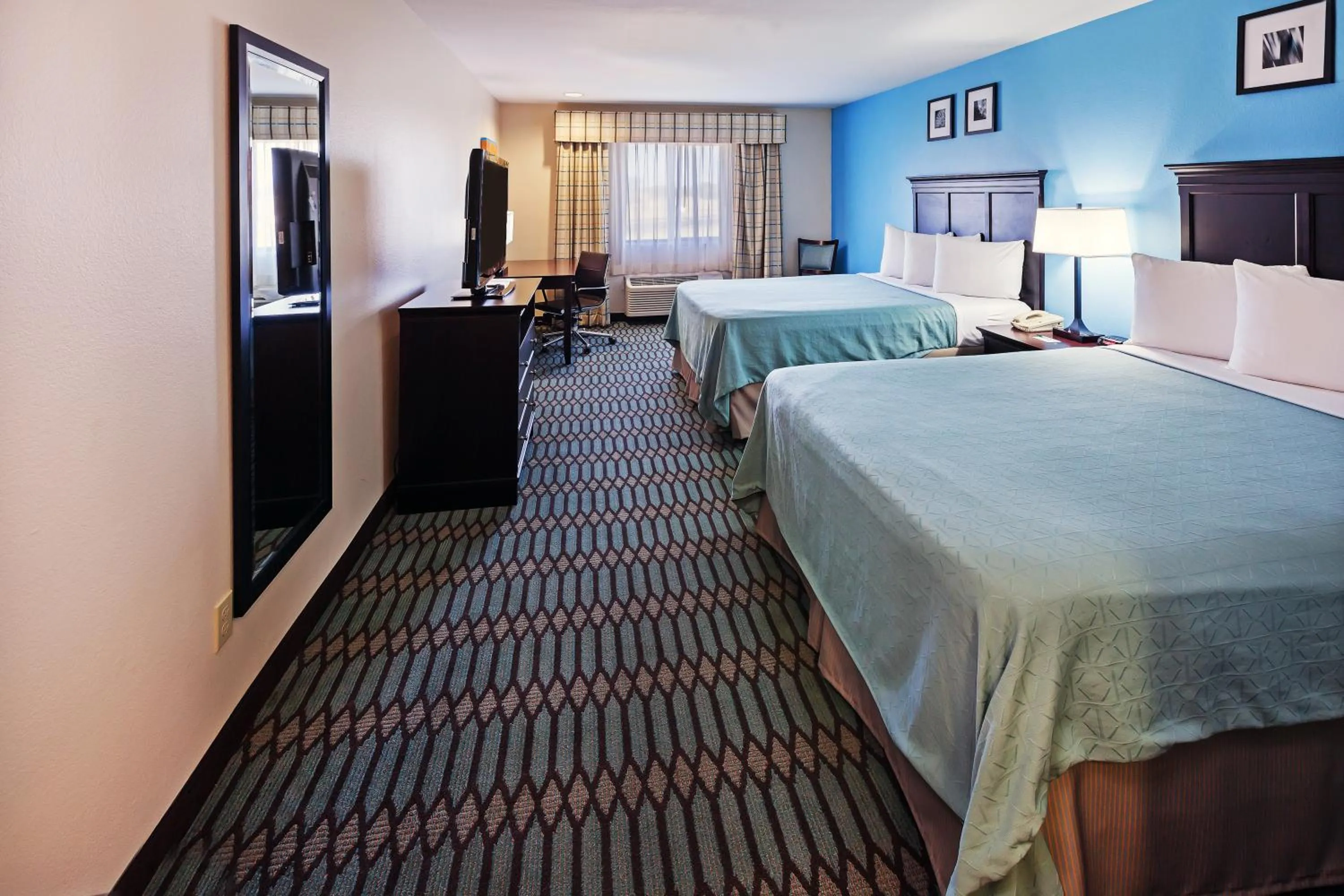 Photo of the whole room, Bed in Country Inn & Suites by Radisson, Lubbock, TX