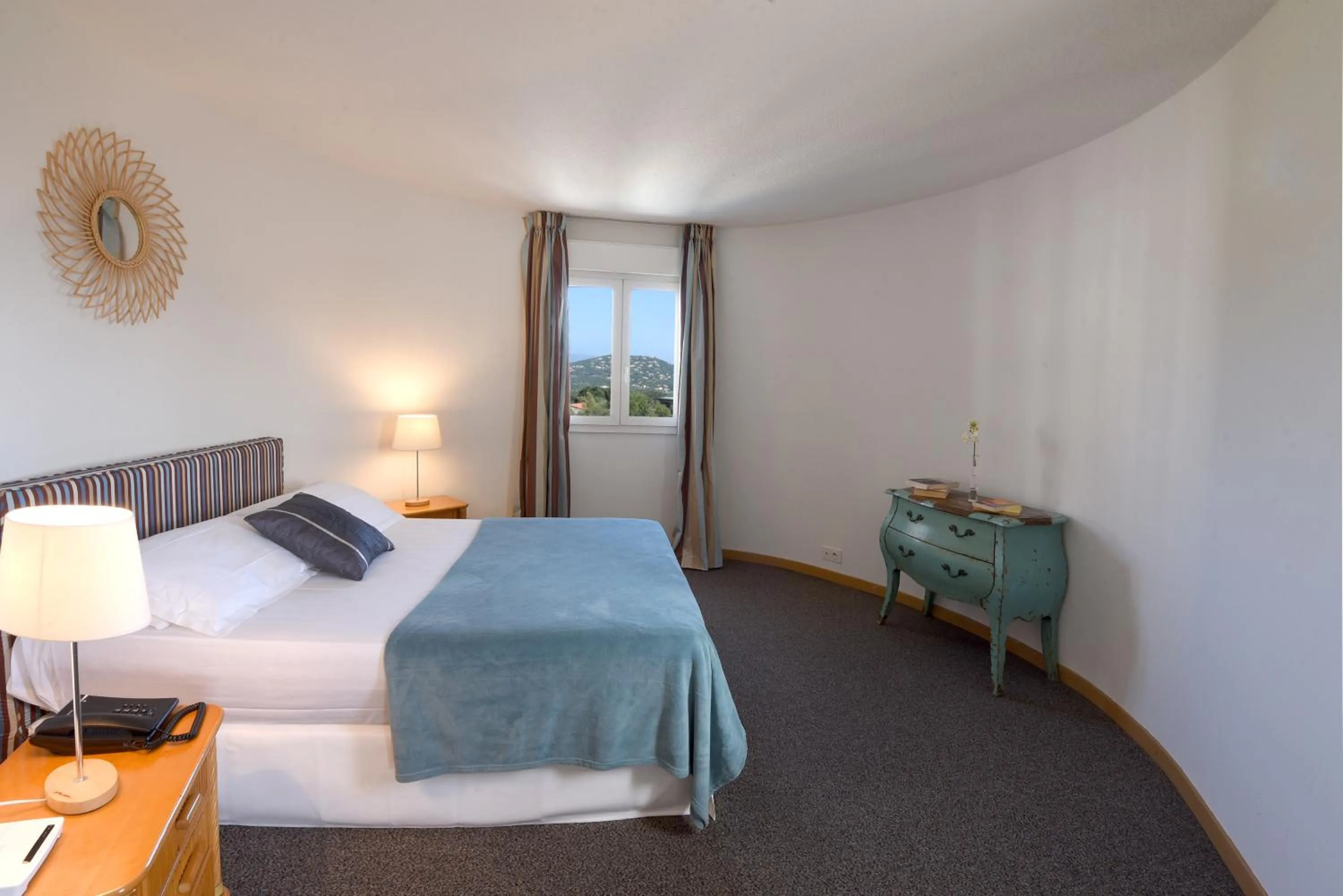 Staff, Bed in Hotel Le Tilbury