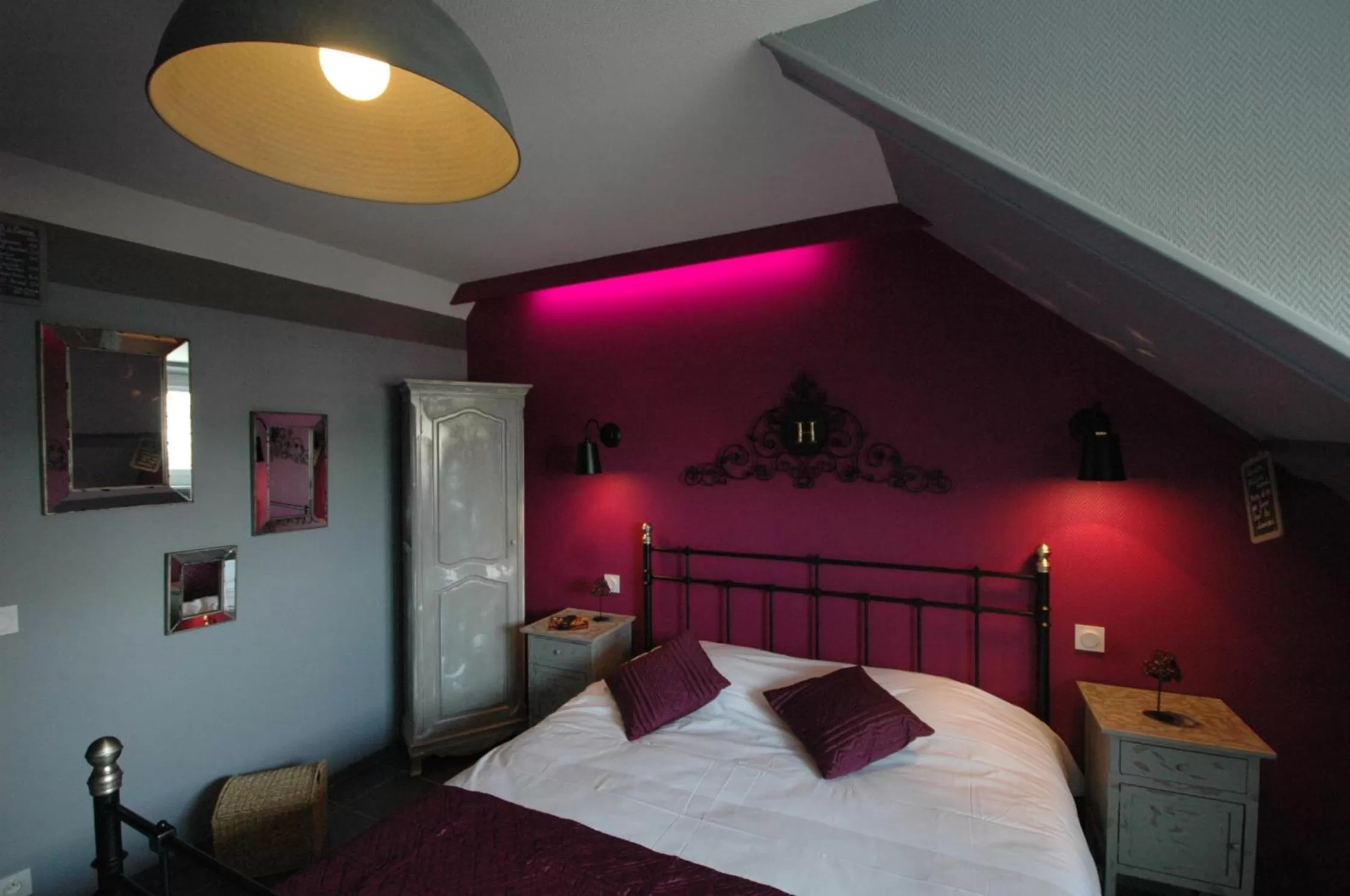 Bed in Hotel restaurant La Pêcherie - Le manoir d'à coté - Les 5 ruches -Logis hôtels