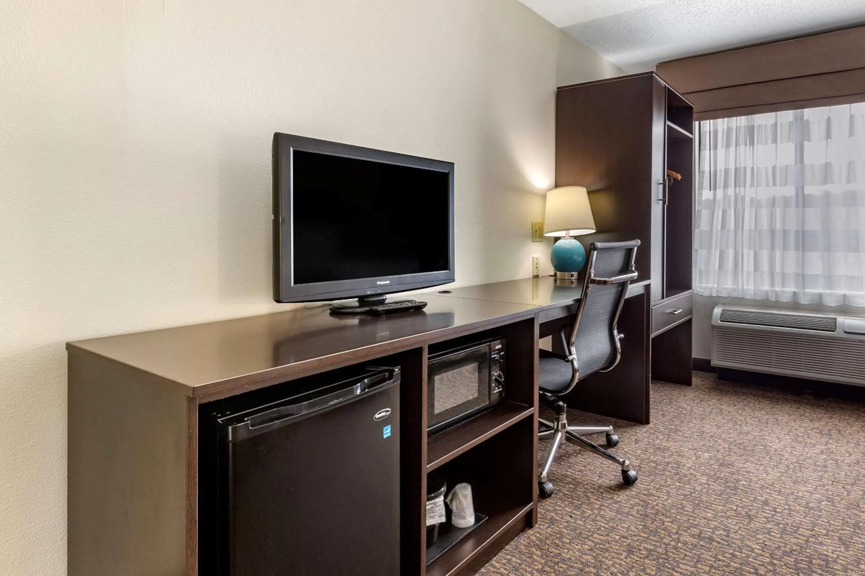 Photo of the whole room, Bed in Sleep Inn Henderson I-85