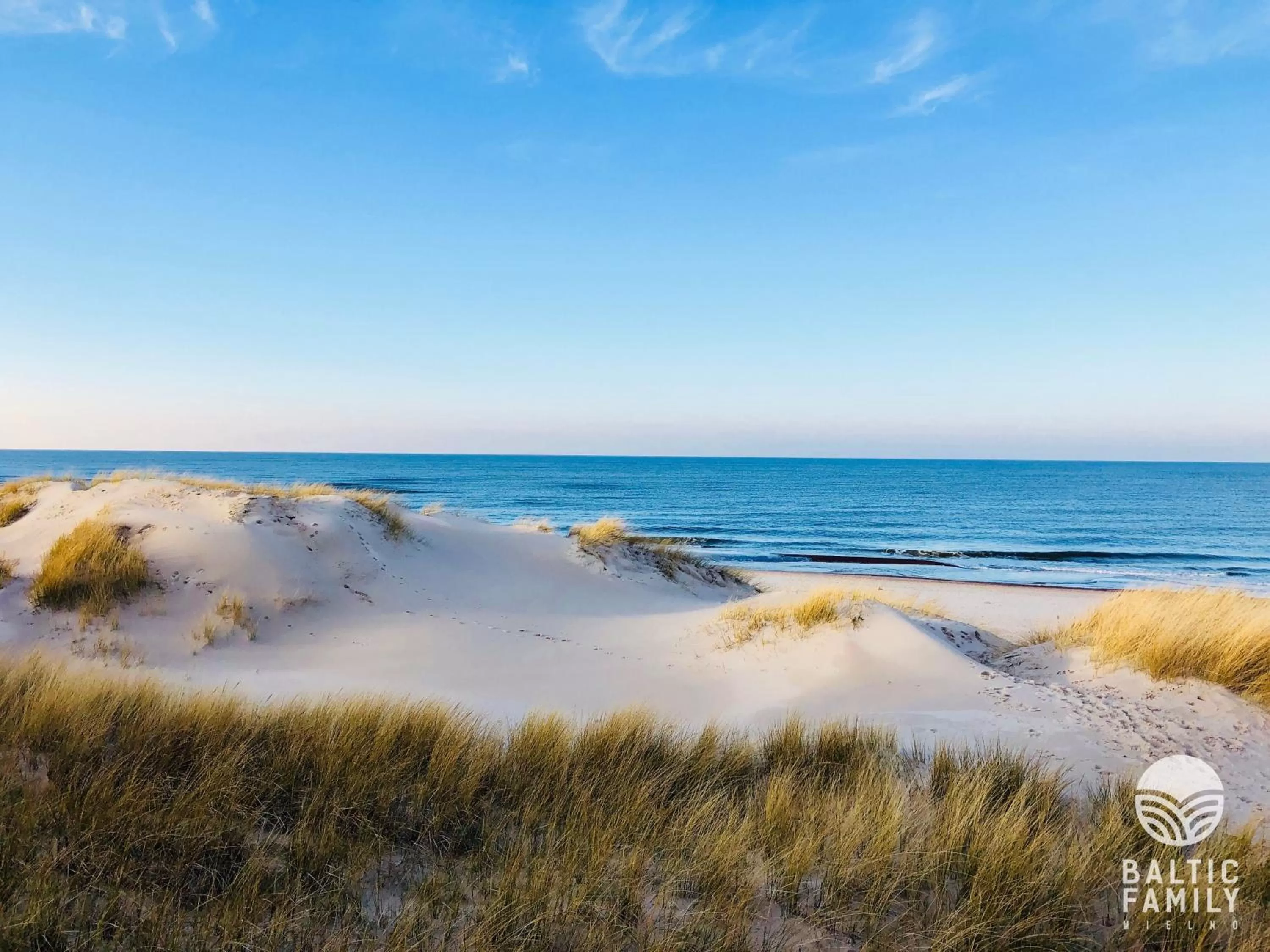 Beach in Baltic Family - domki całoroczne nad morzem basen kidsclub rowery