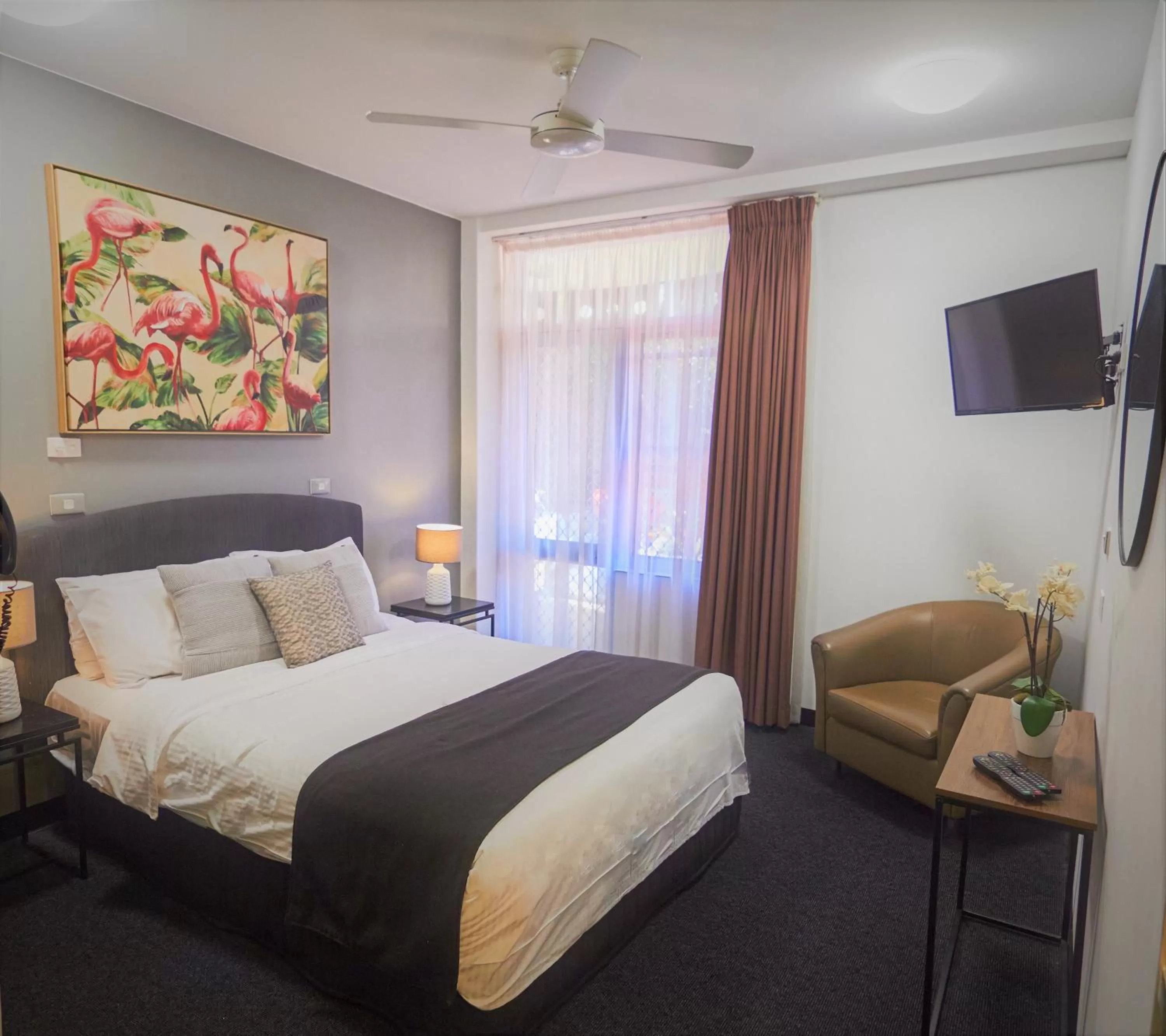 Bedroom, Bed in Mariners Court Hotel Sydney