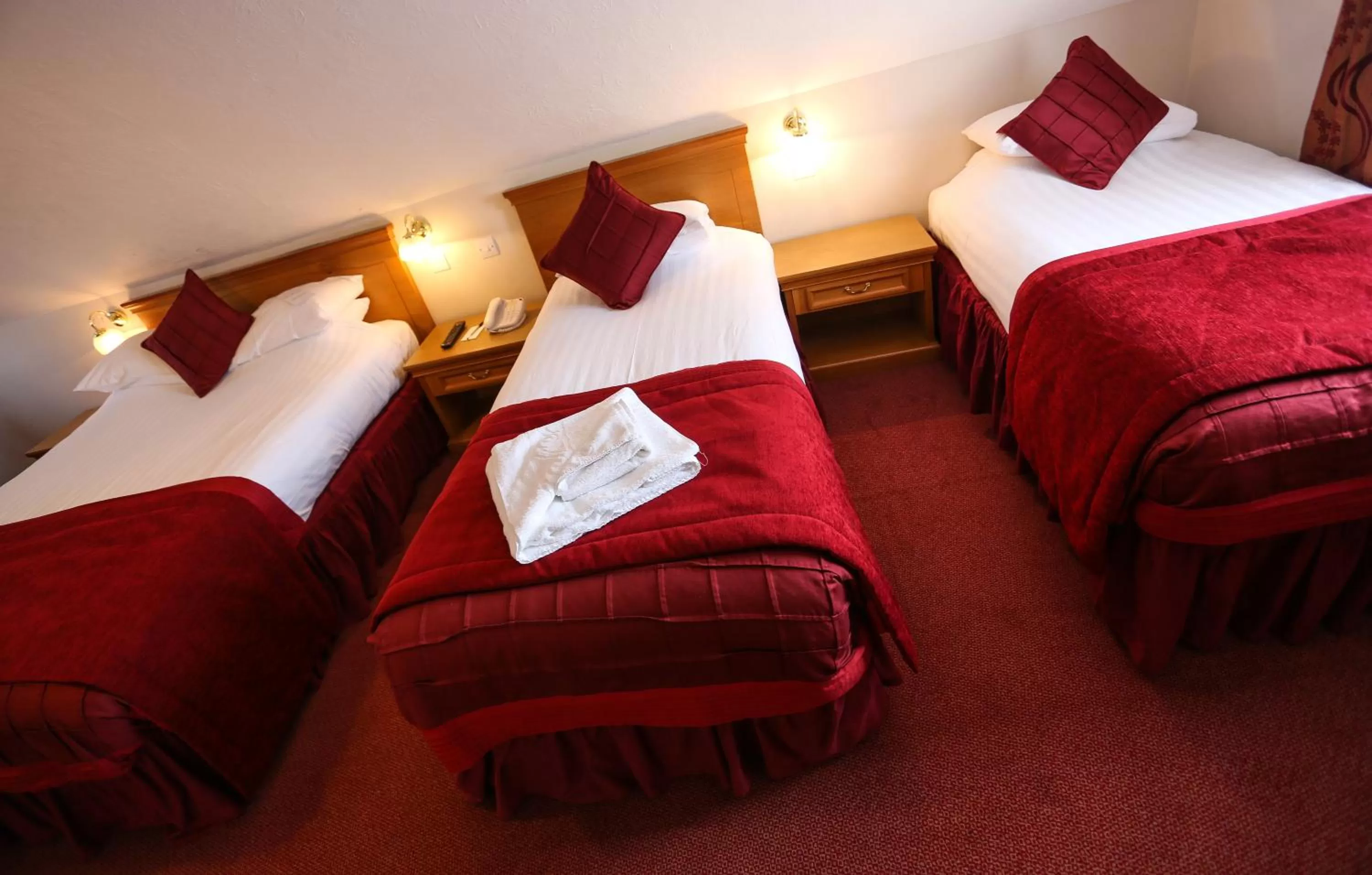 Photo of the whole room, Bed in Royal Exeter Hotel