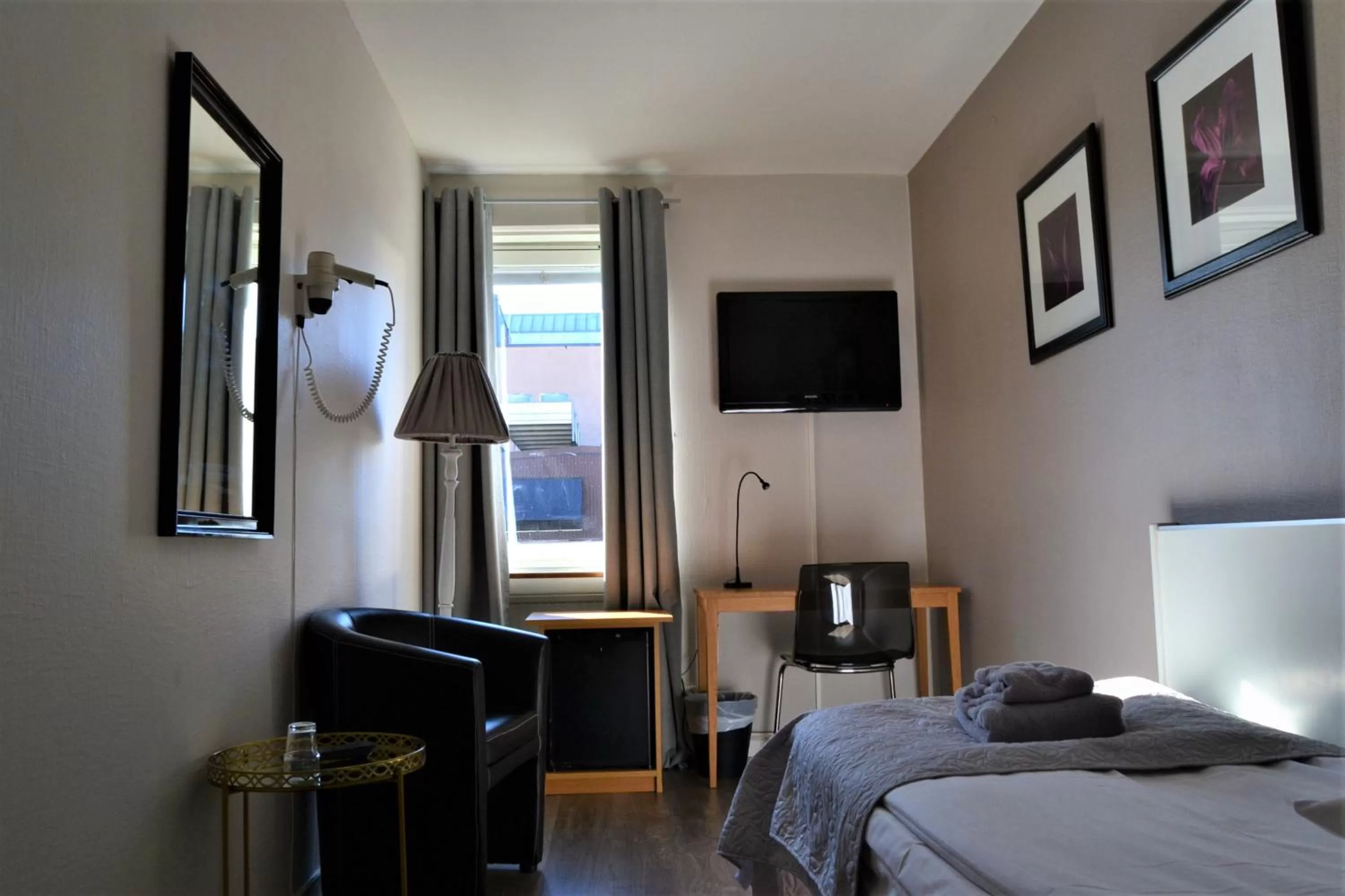 Bed in Solsta Hotell