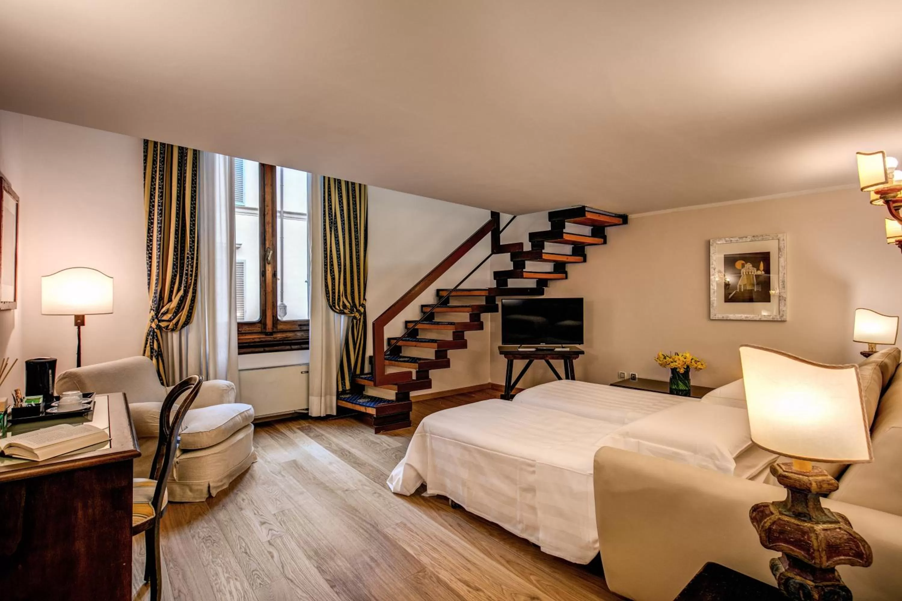 Bedroom, Bed in Hotel Croce Di Malta