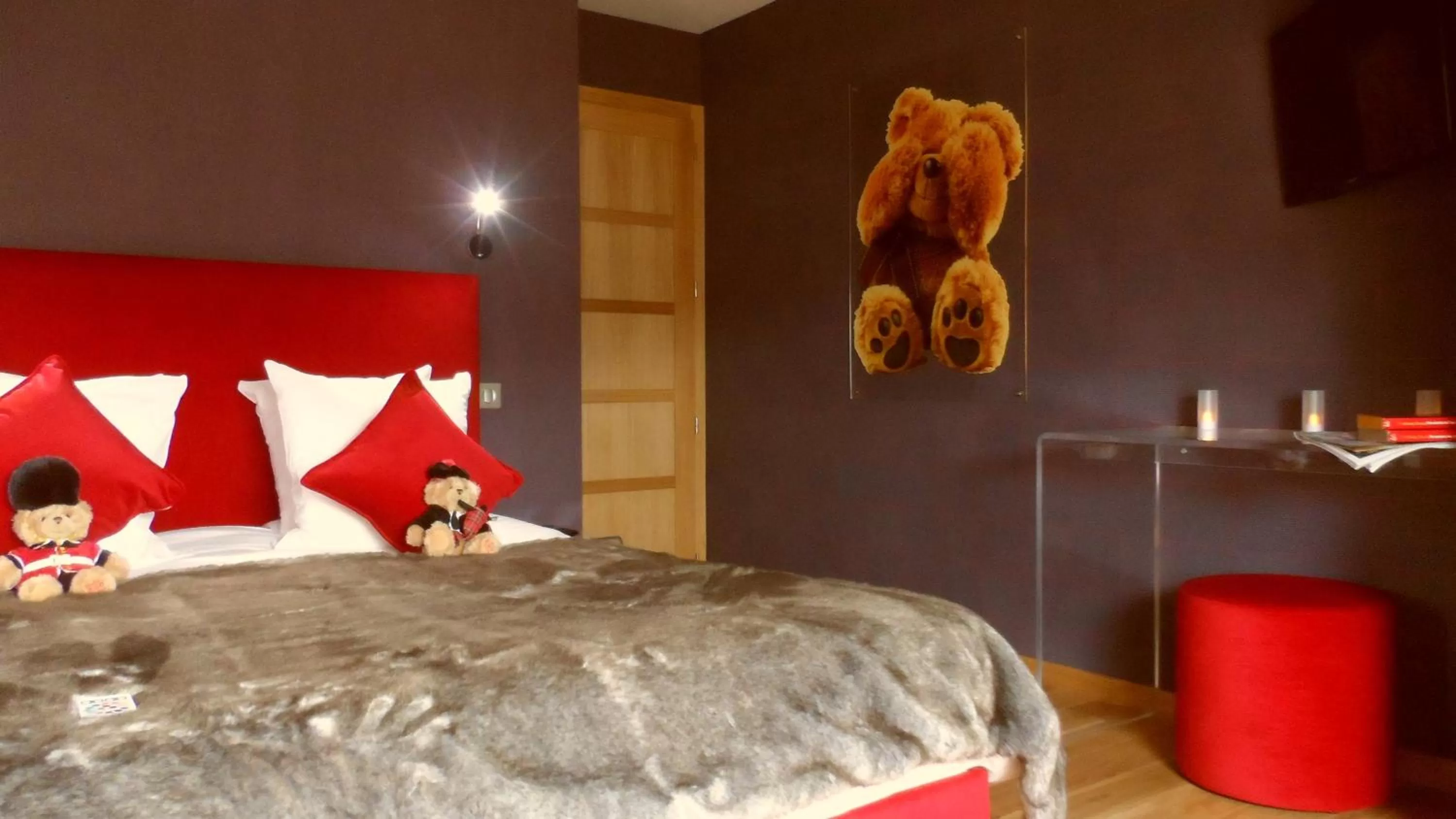 Decorative detail, Bed in Les Loges Du Parc