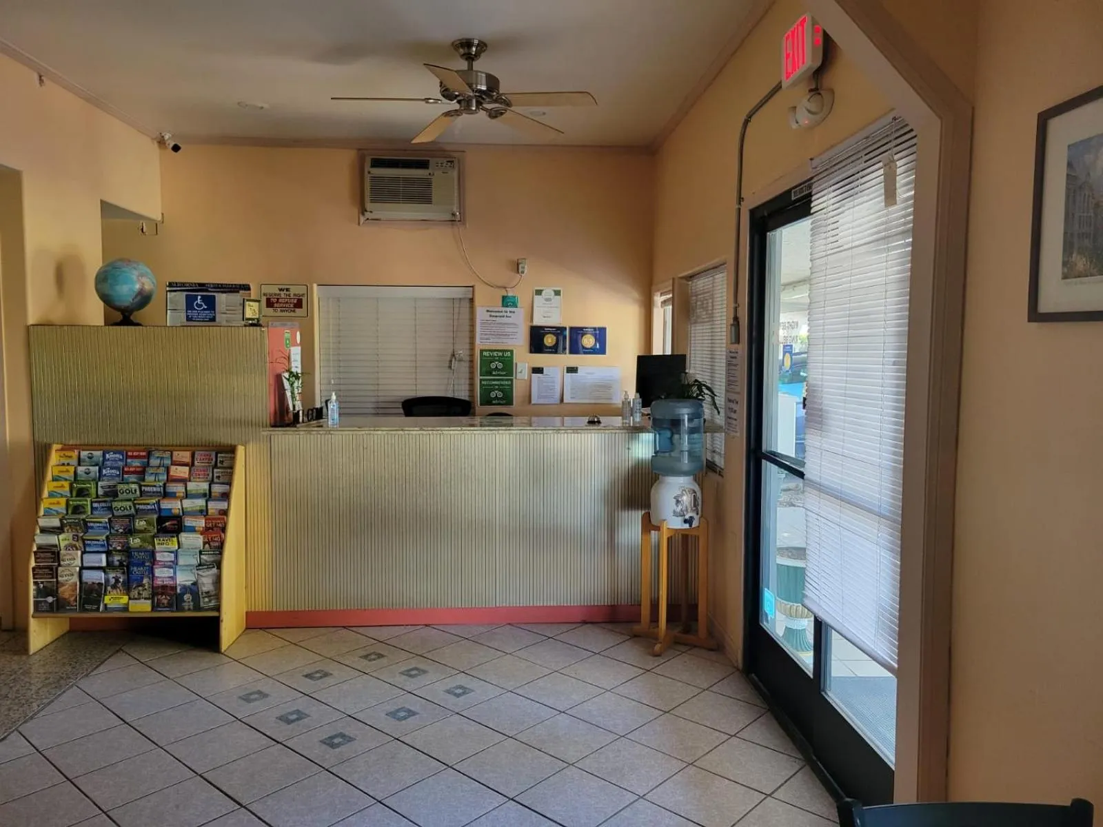 Facade/entrance in Emerald Inn & Lounge