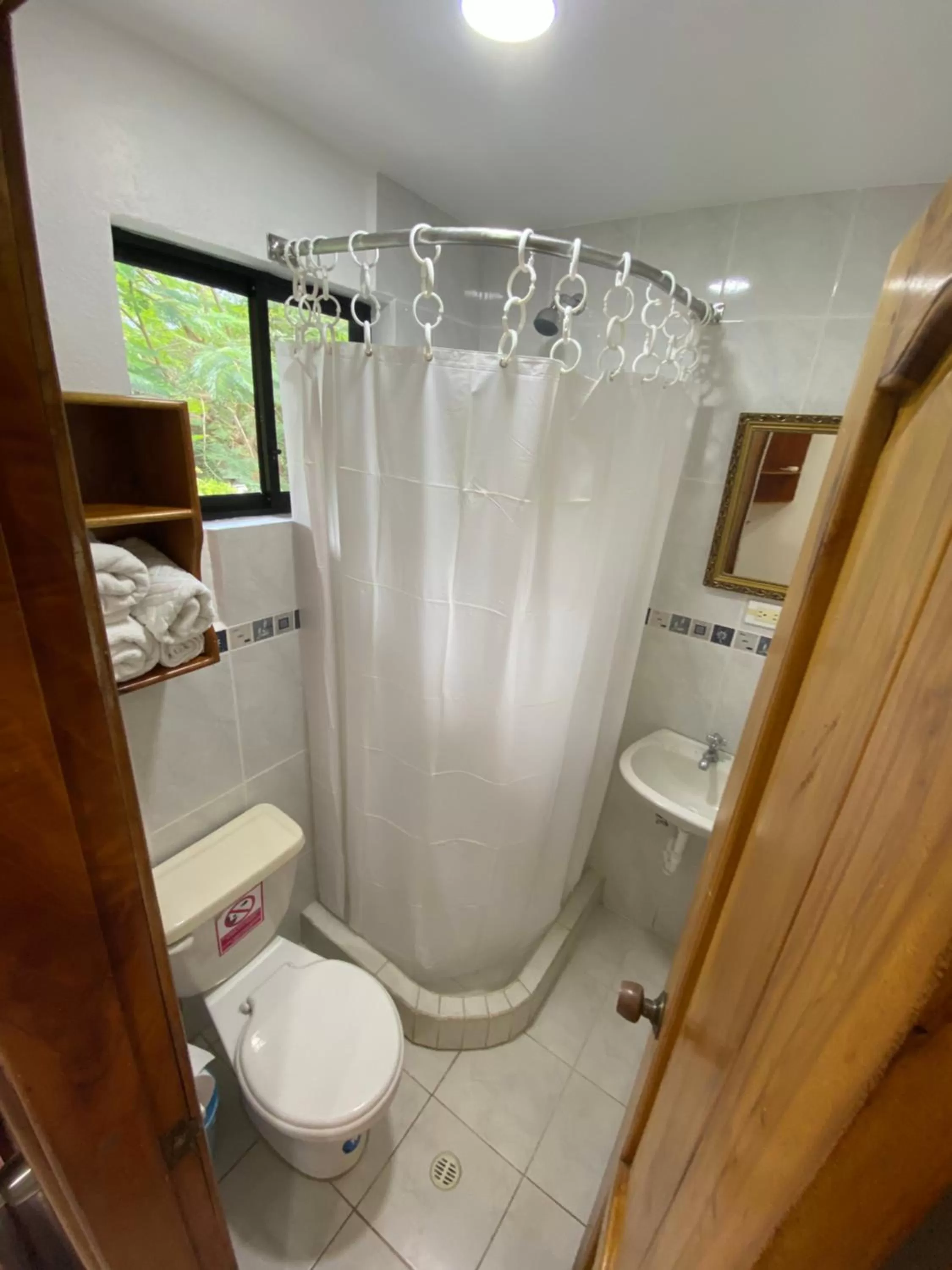 Shower, Bathroom in La Peregrina Galapagos B&B