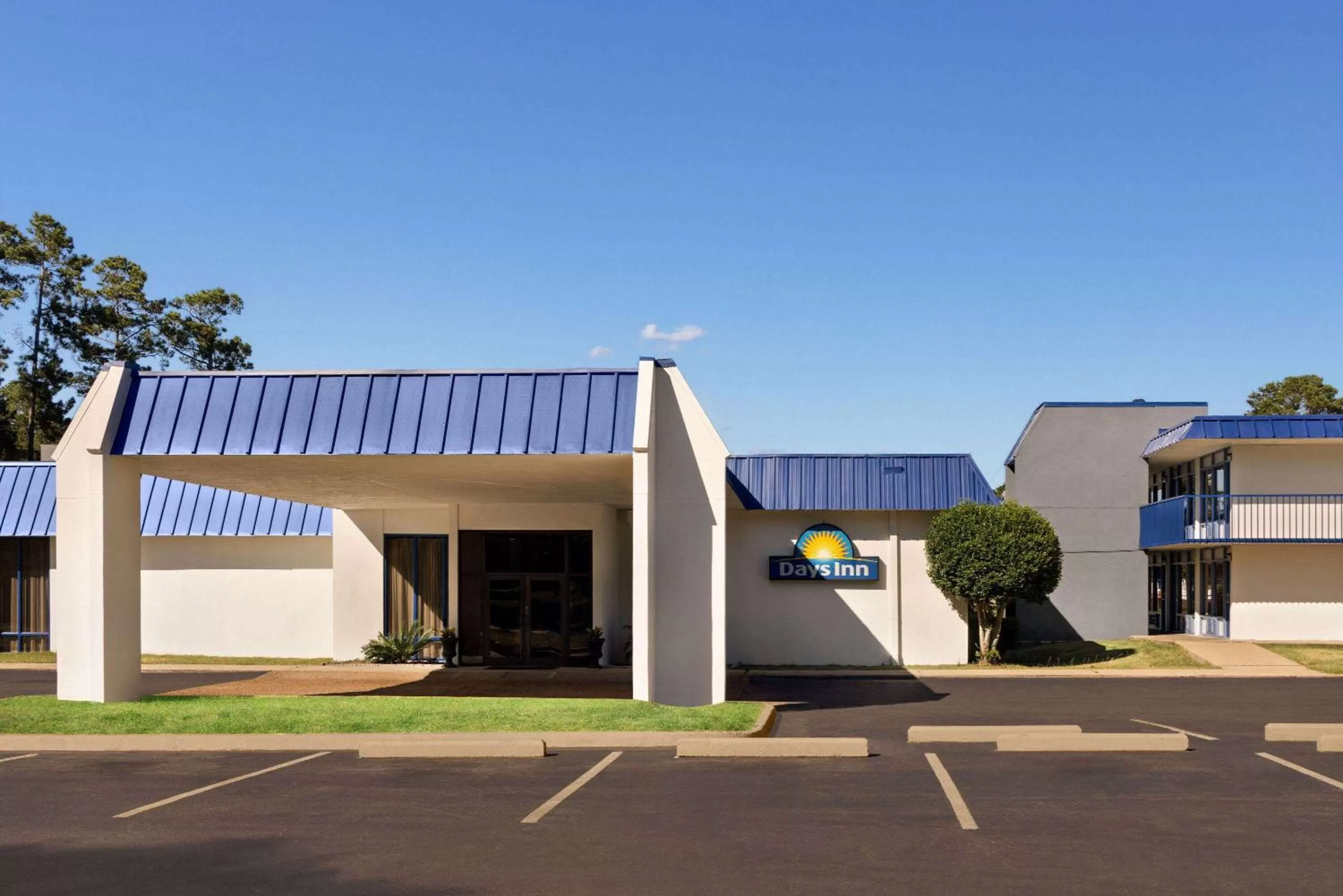 Property building in Days Inn by Wyndham McComb MS