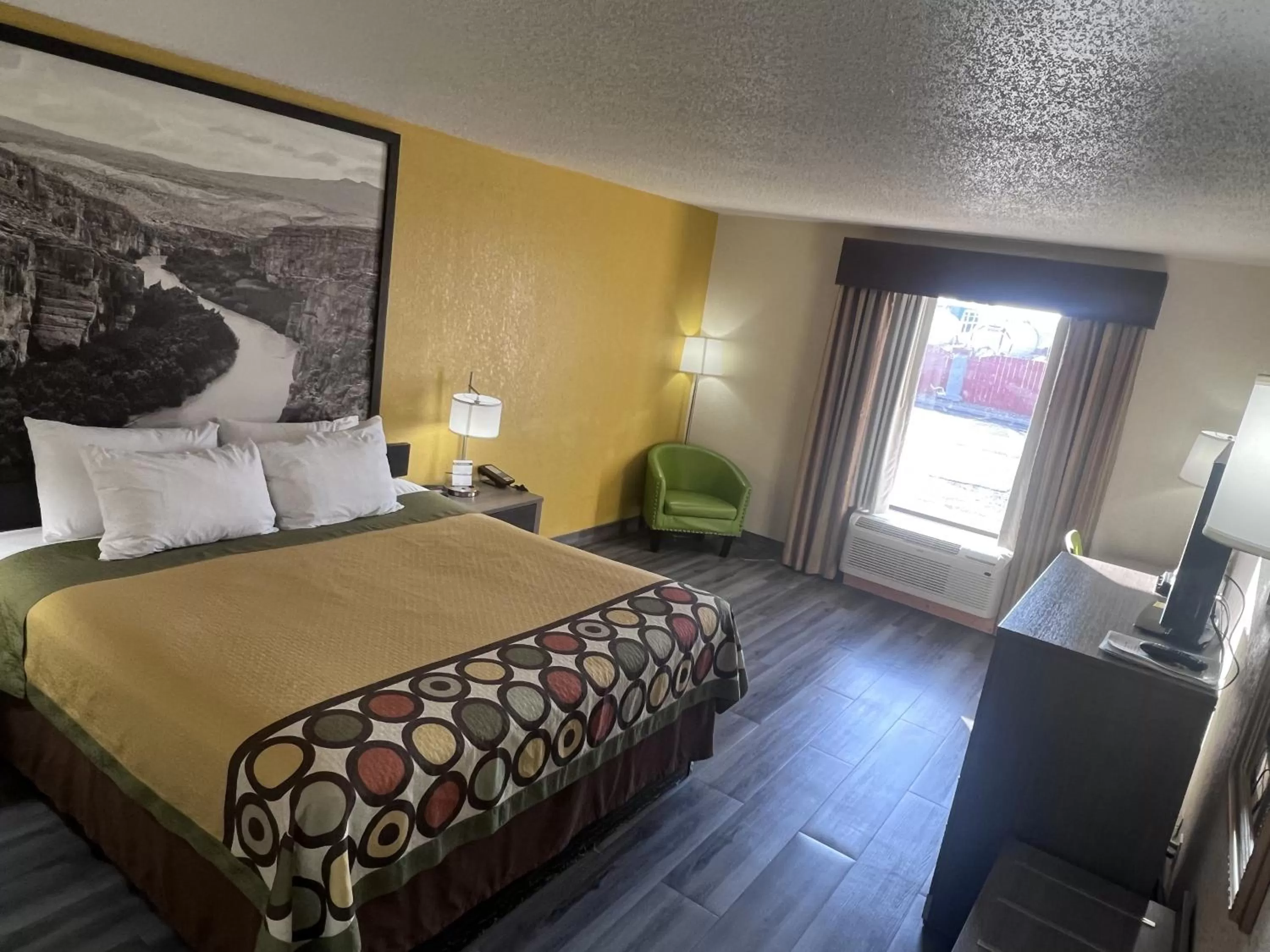 Photo of the whole room, Bed in Super 8 by Wyndham Ft Stockton