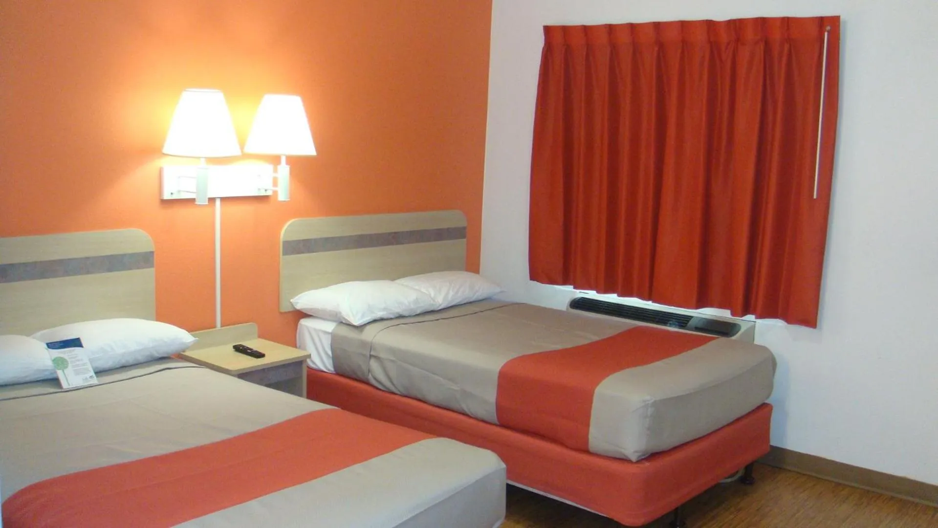 Photo of the whole room, Bed in Motel 6-Marysville, CA