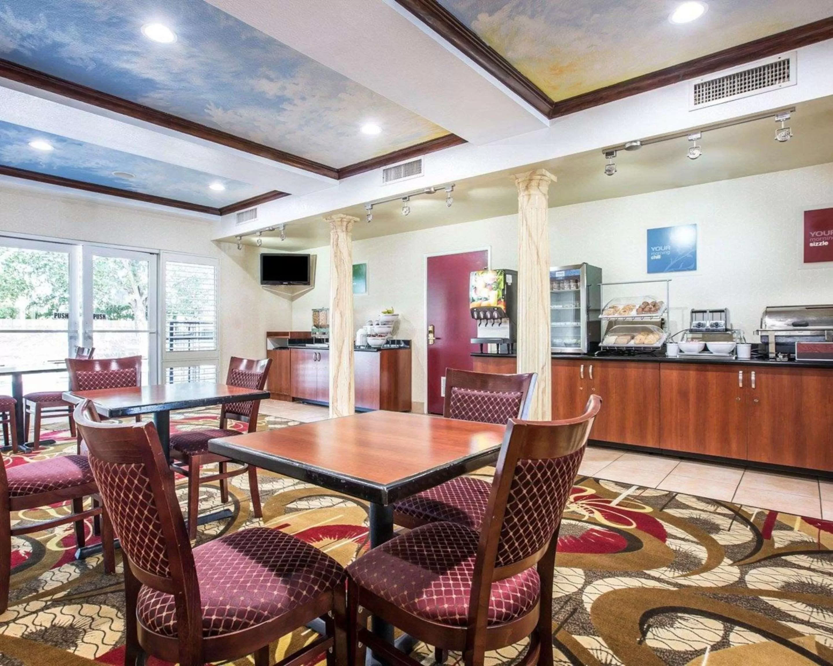 Restaurant/places to eat in Comfort Suites Bakersfield