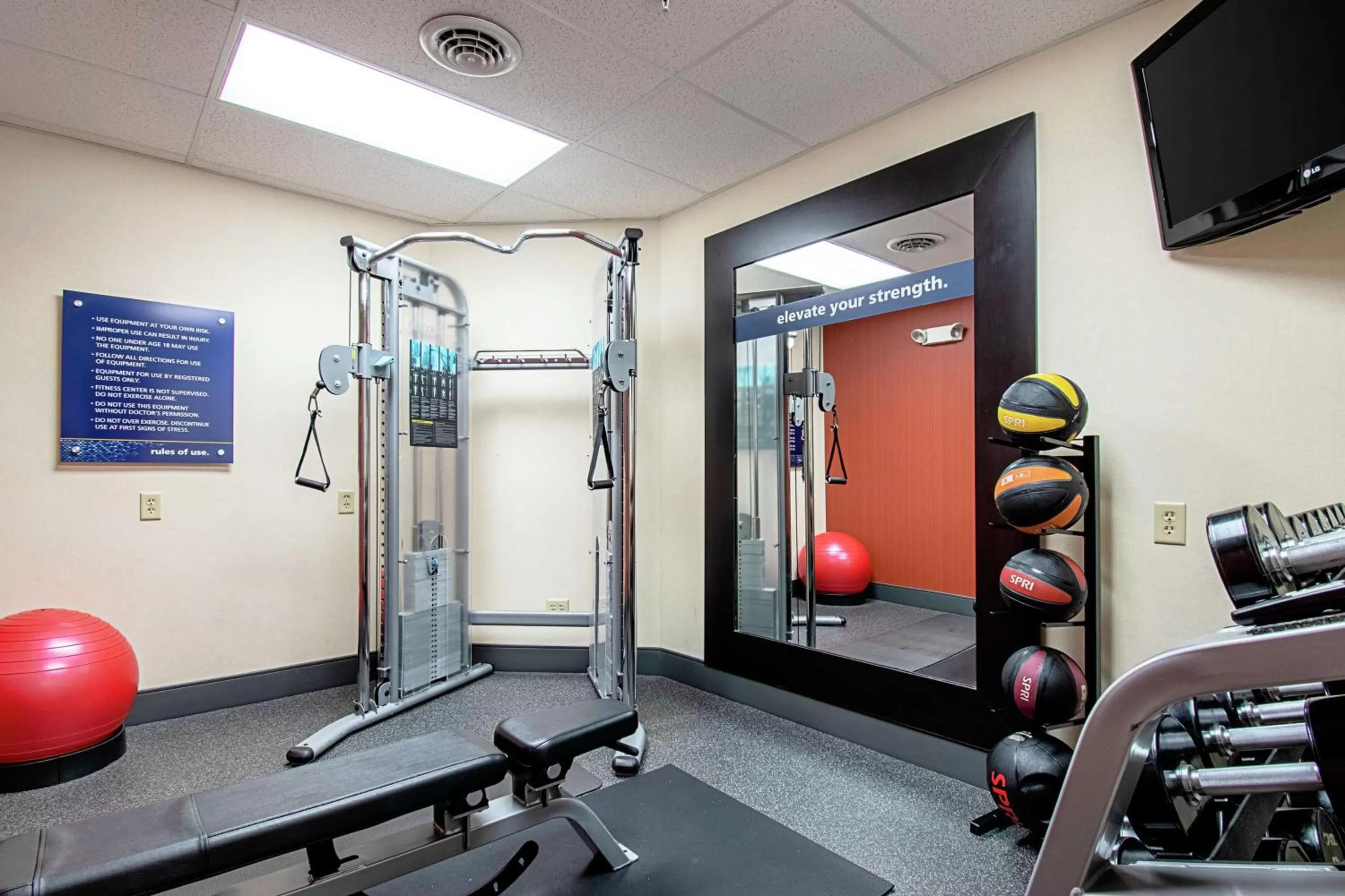 Fitness centre/facilities in Hampton Inn Pine Grove