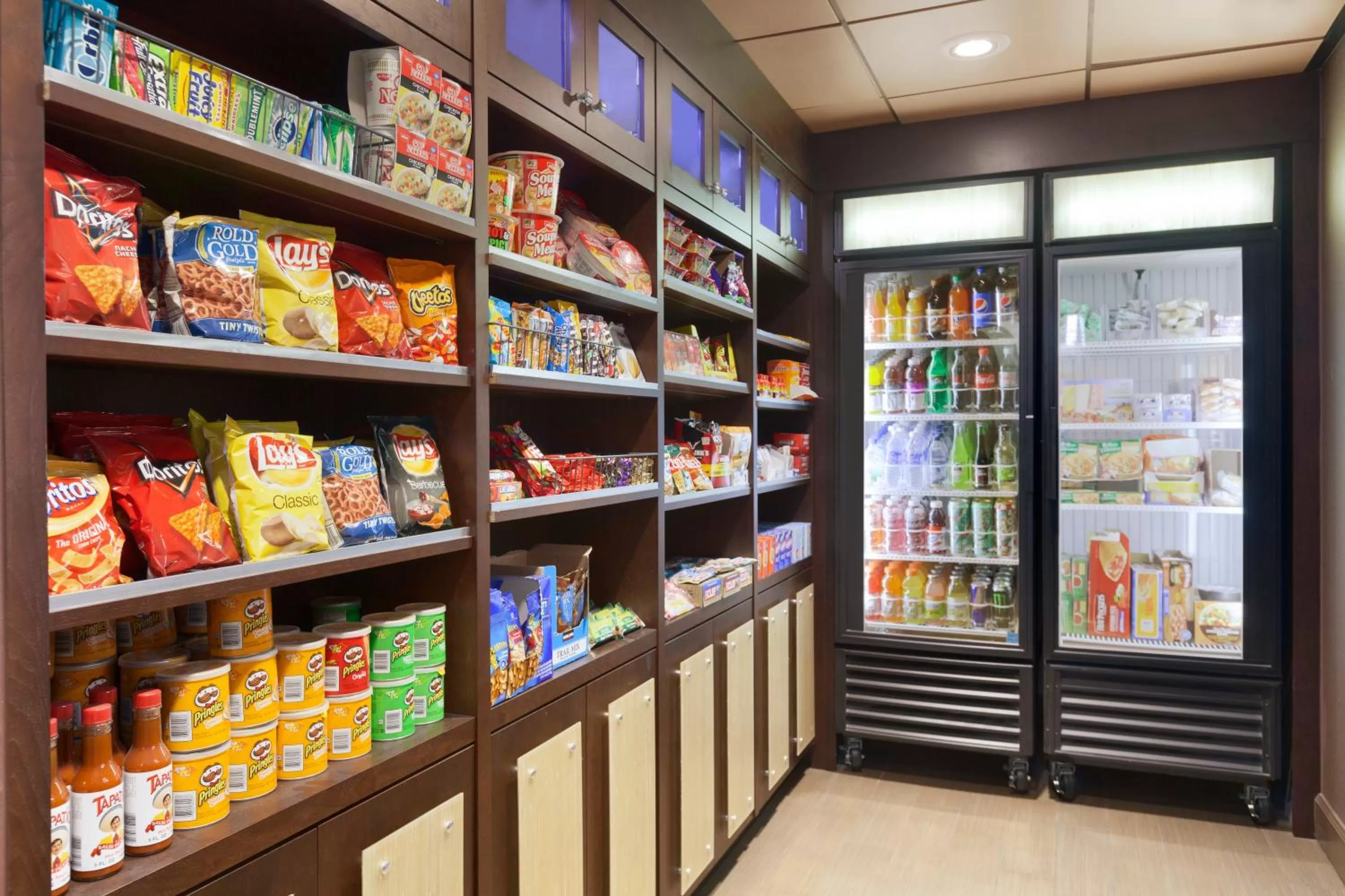 On-site shops in Country Inn & Suites by Radisson, Smithfield-Selma, NC