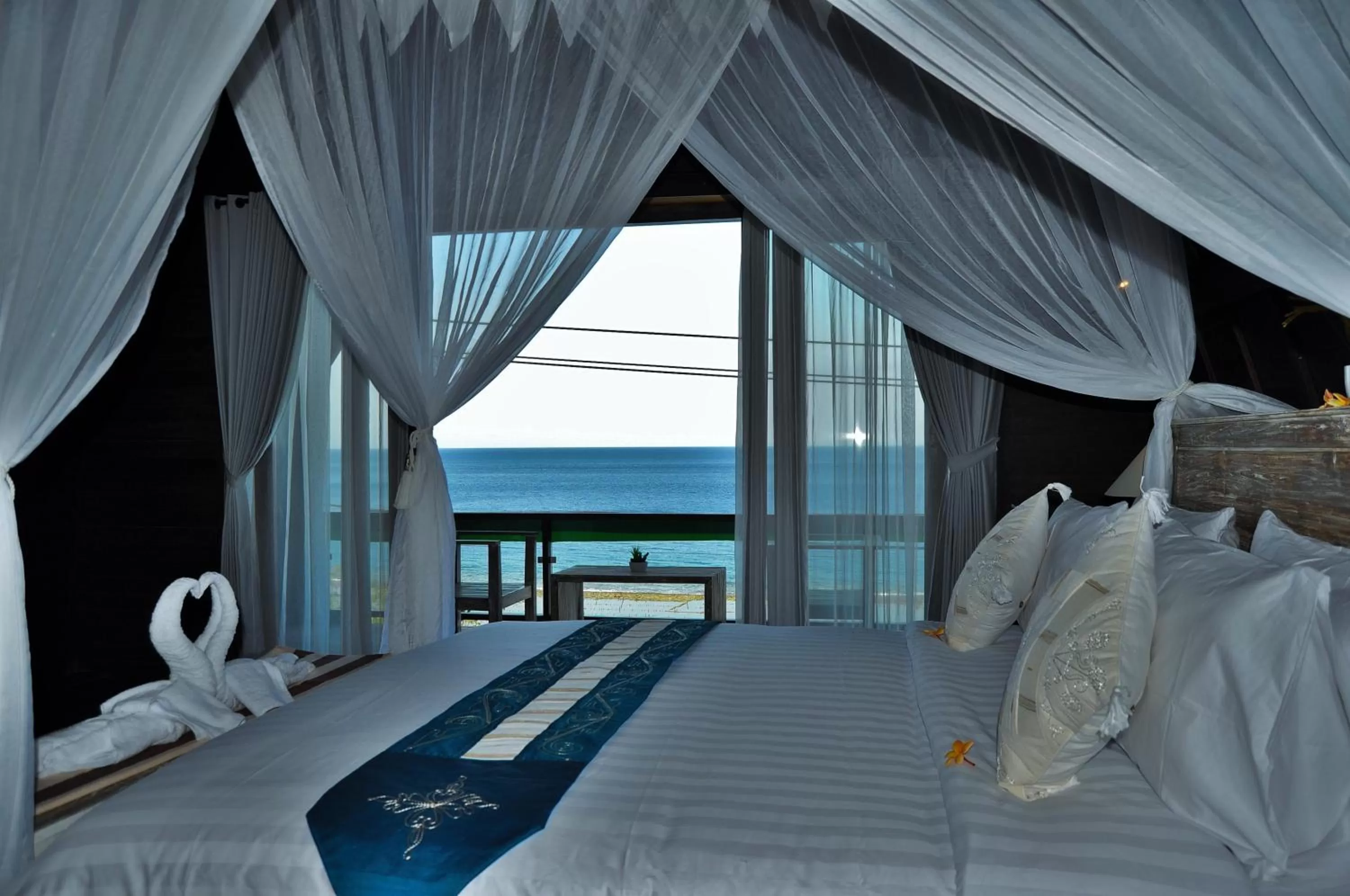 Bedroom, Bed in Ocean Terrace Suite And Spa Luxury
