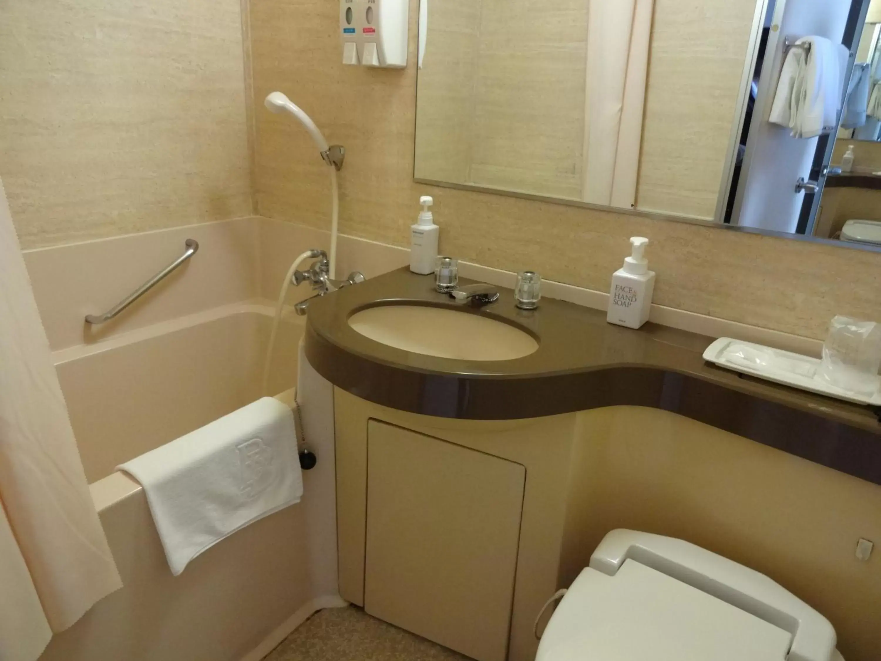 Superior Single Room in Belmont Hotel Superior Single Room in Belmont Hotel