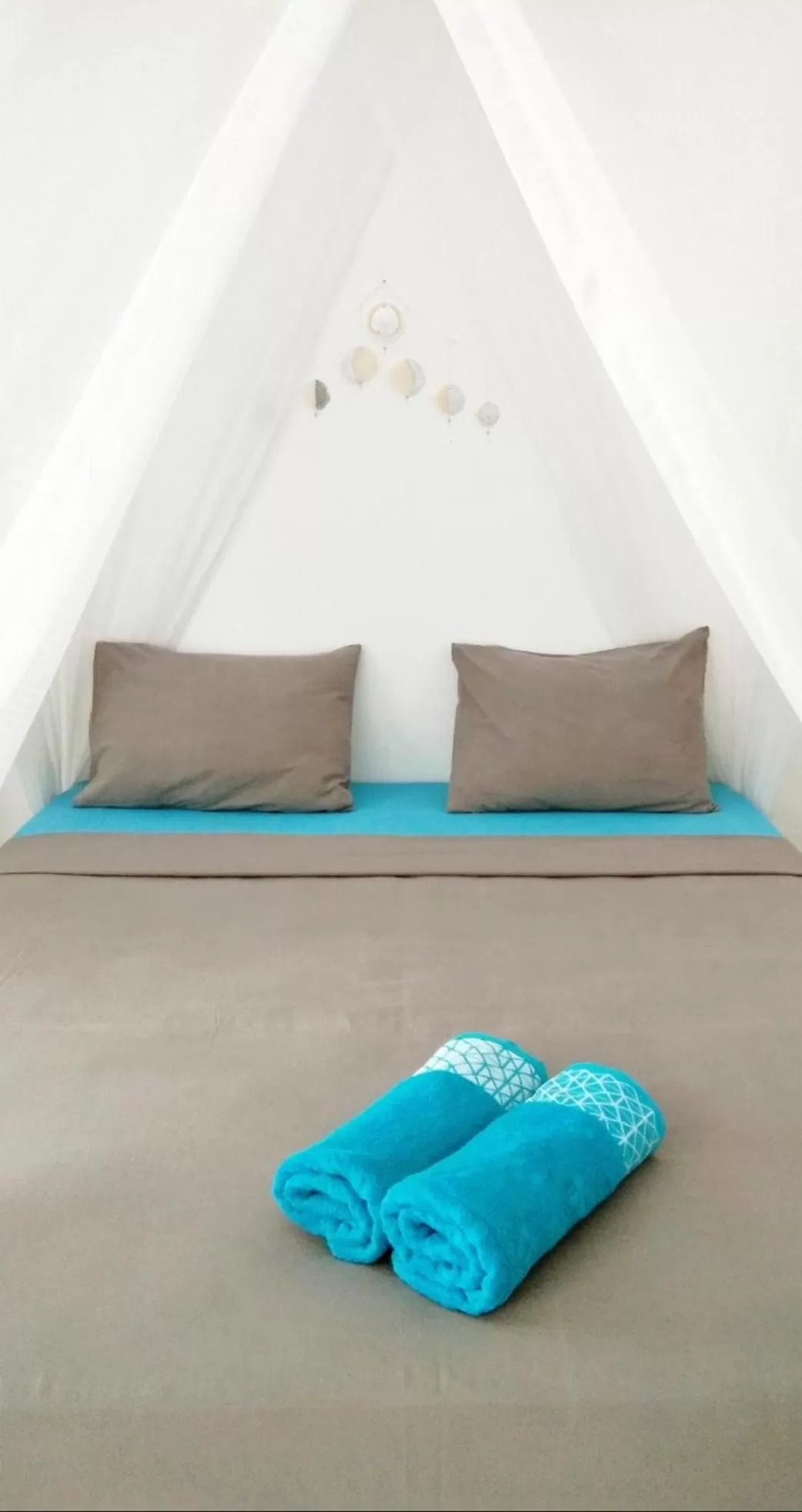 Bed in Café des Arts Gili Air