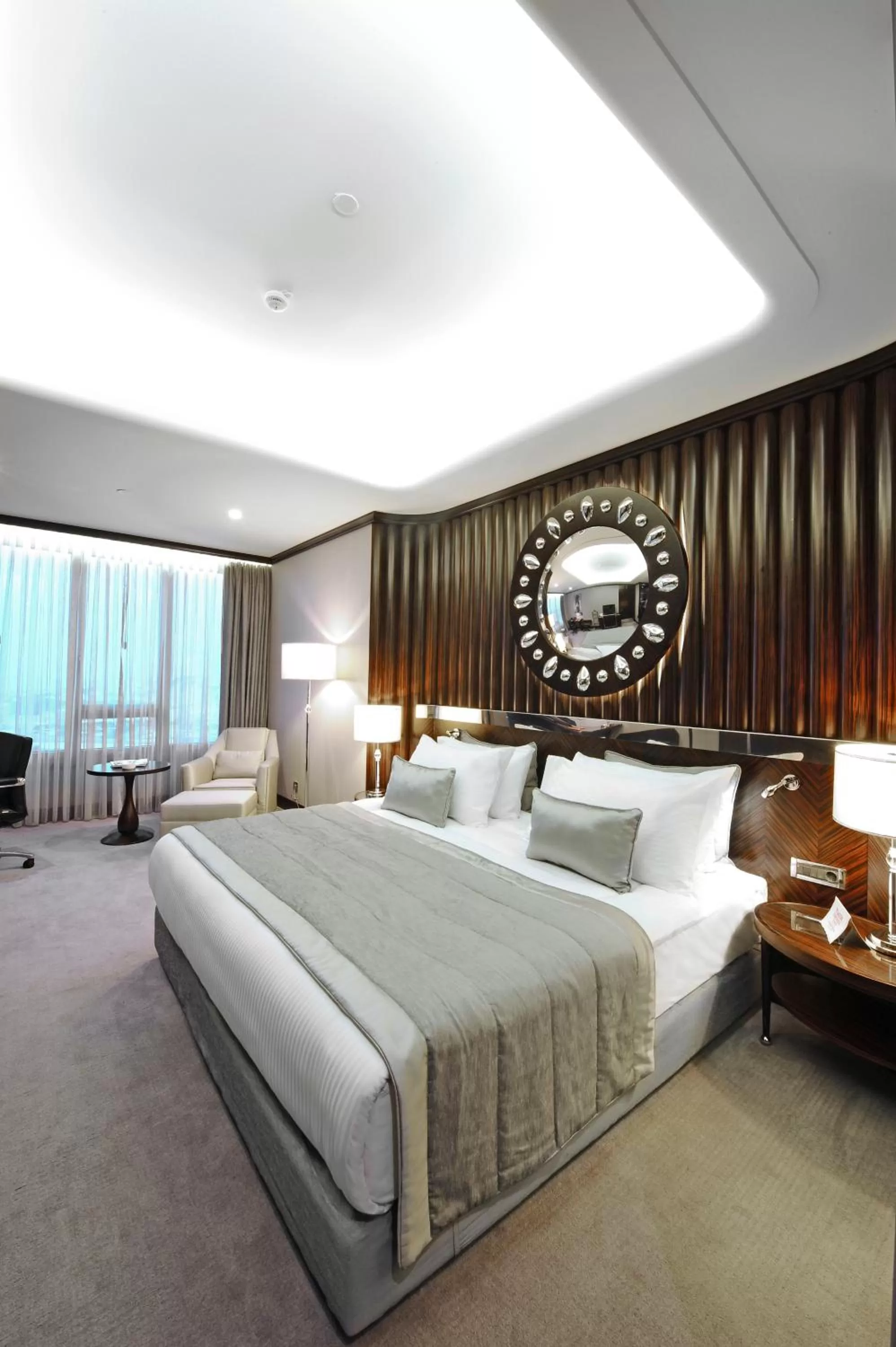 Photo of the whole room, Bed in Crowne Plaza Bursa Convention Center & Thermal Spa by IHG