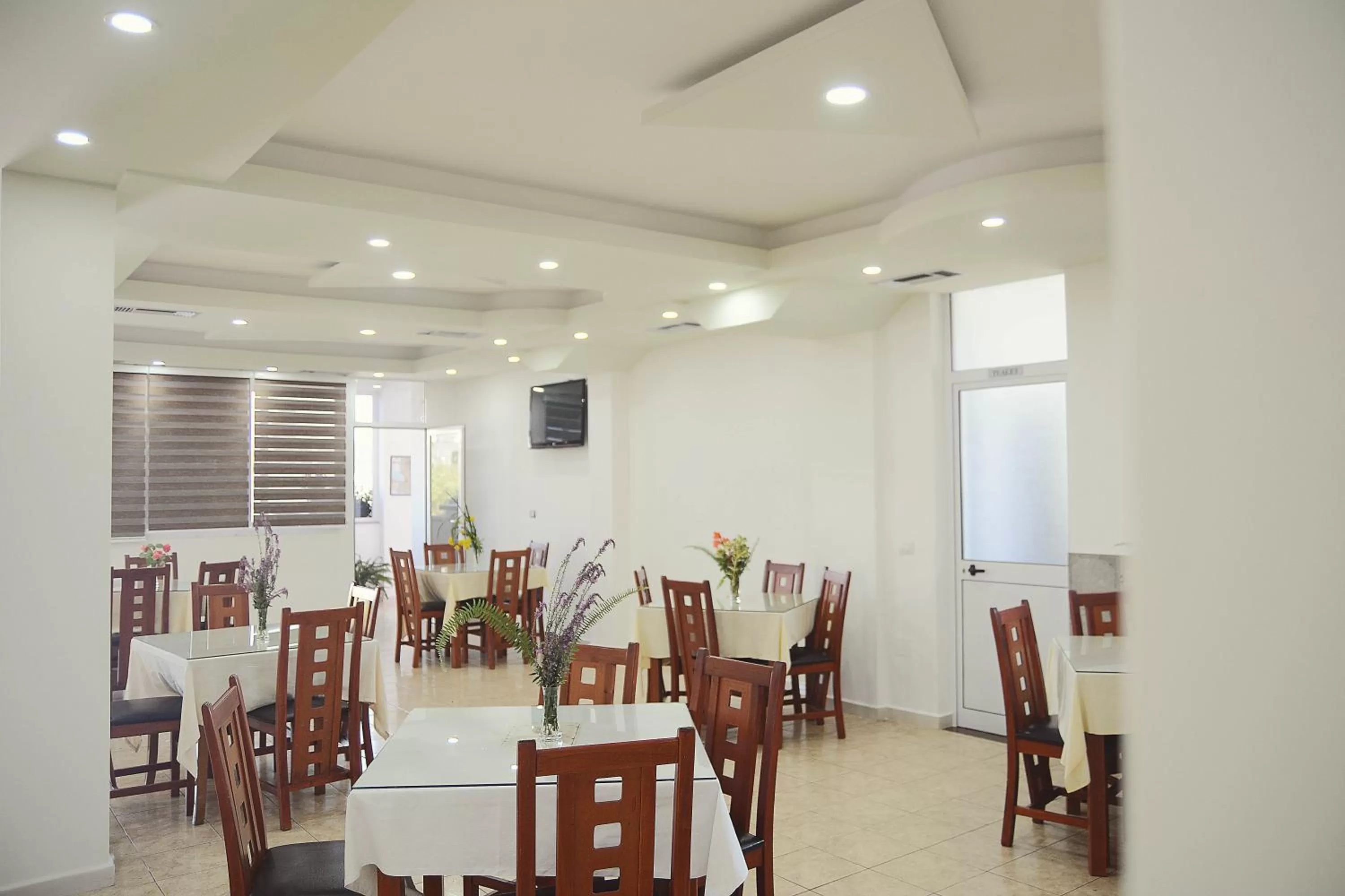 Restaurant/places to eat in Hotel Floga