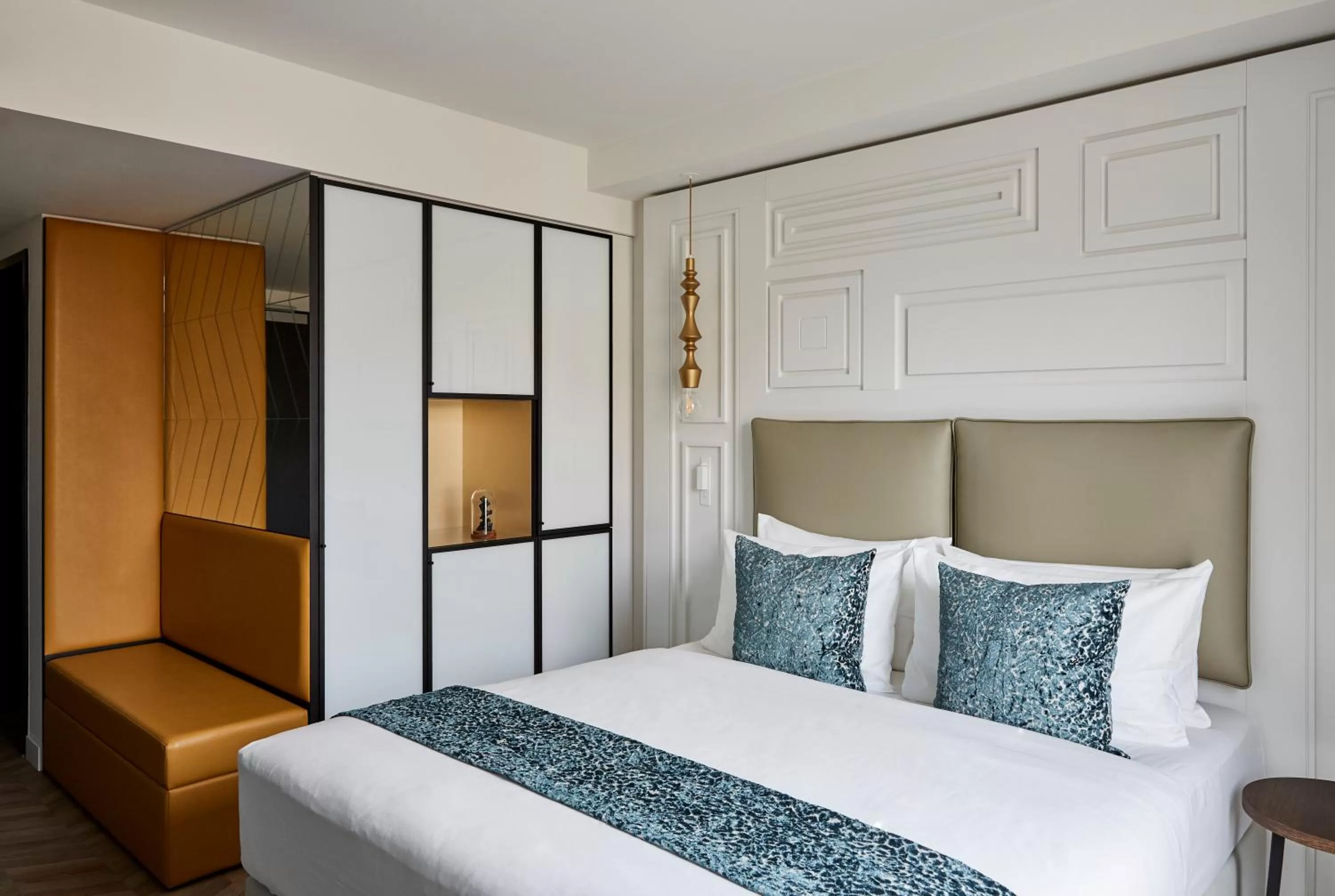 Bed in Hotel Indigo Dresden - Wettiner Platz by IHG