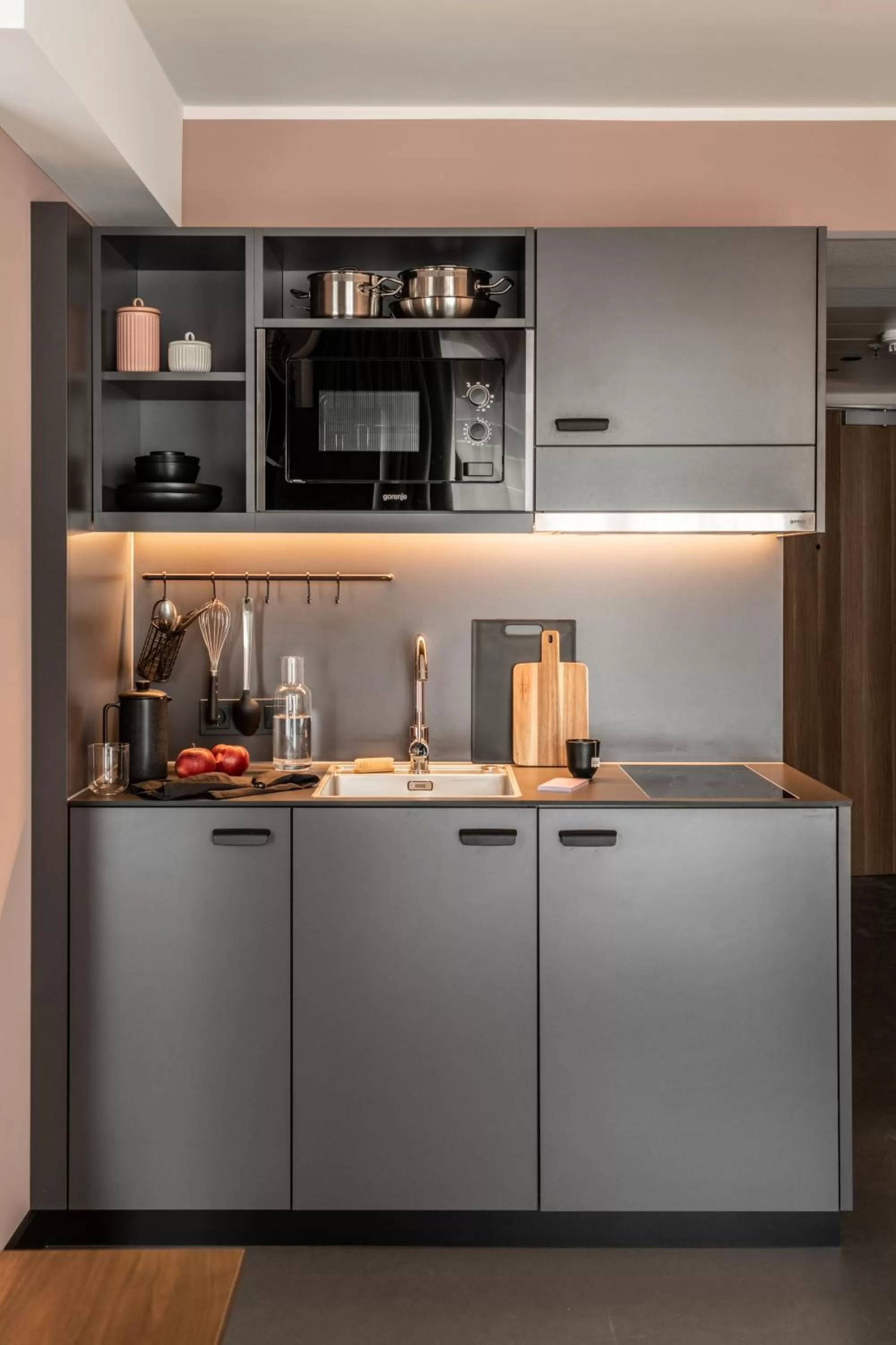 Kitchen or kitchenette in Revo Munich