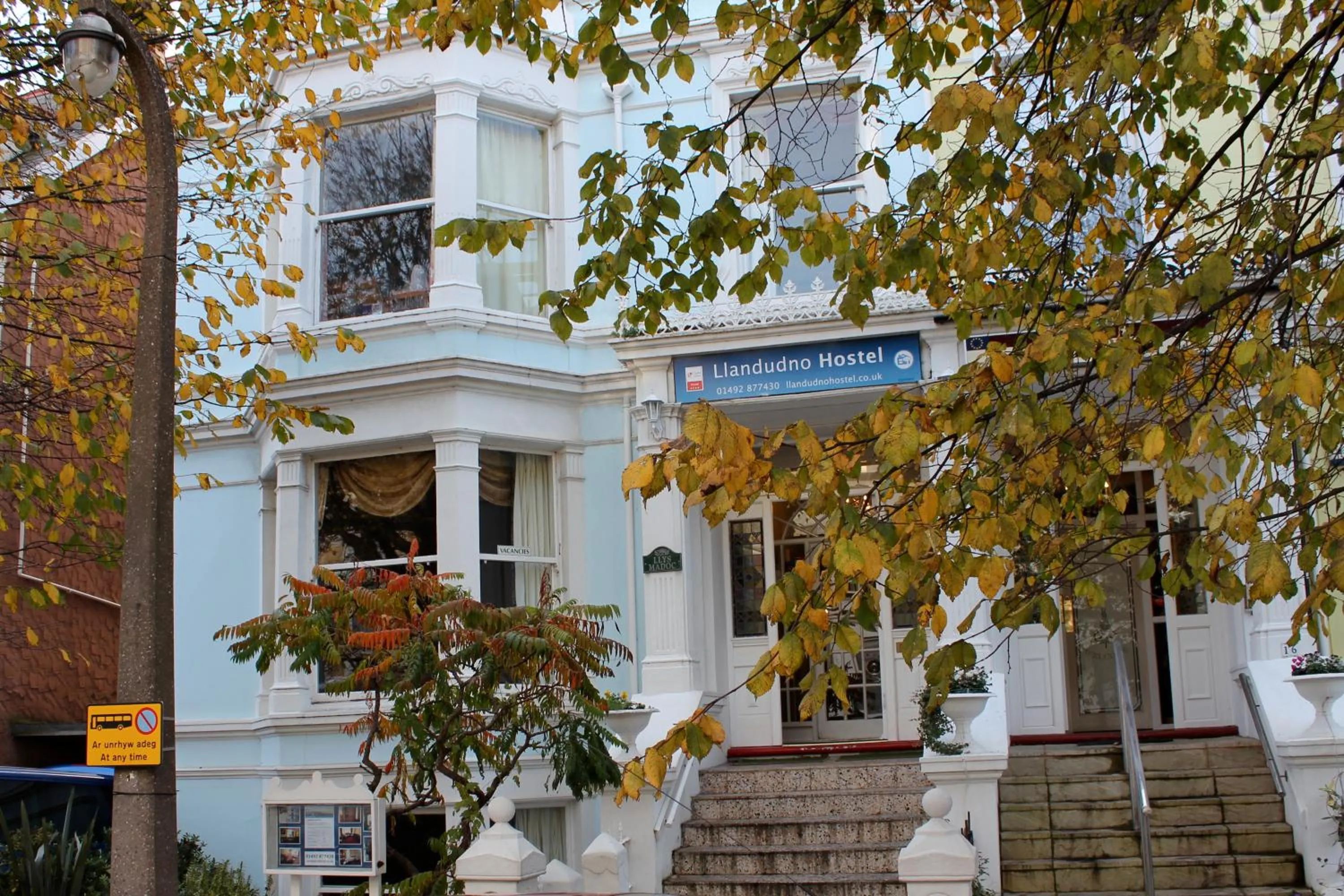 Facade/entrance in Llandudno Hostel